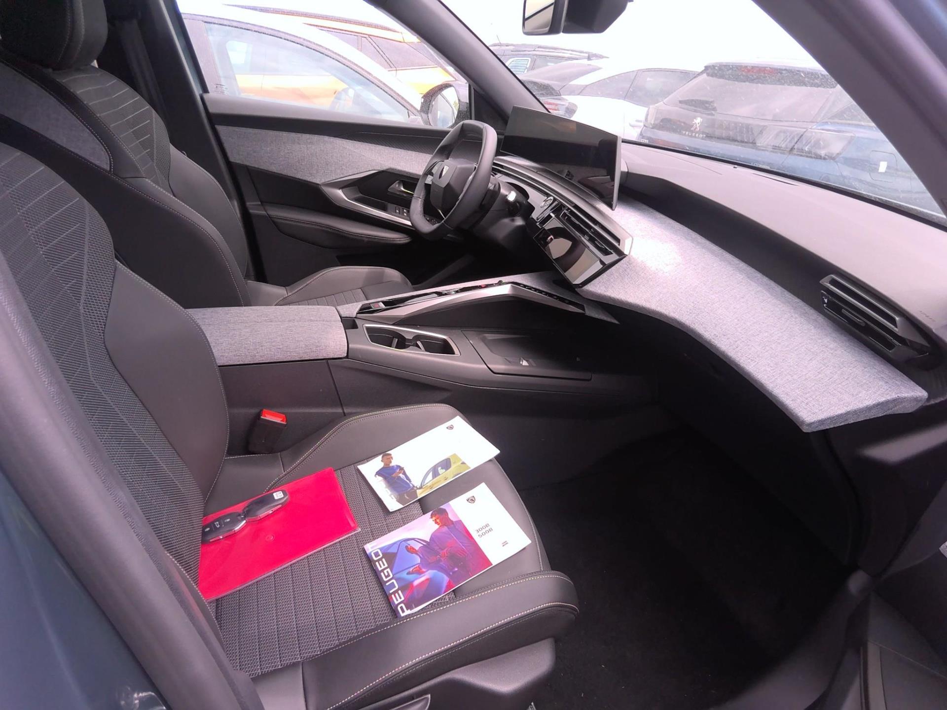 Peugeot 3008 Hybrid 136 e-DCS6 Allure 2024