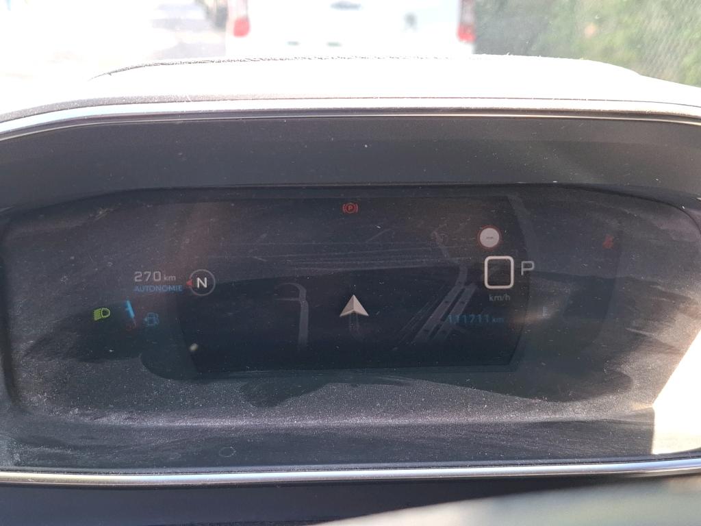 Peugeot 2008 BlueHDi 130 S&S EAT8 Allure Business 2021