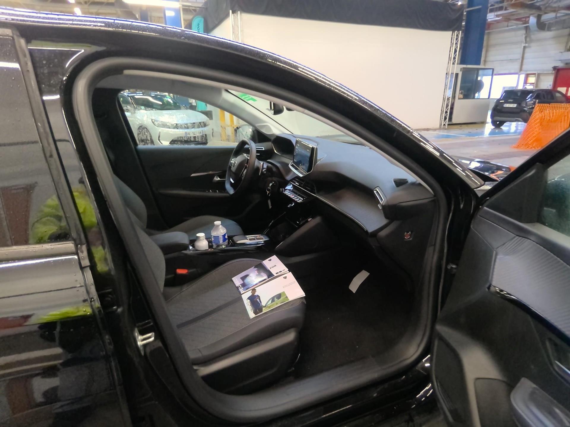 Peugeot 208 Hybrid 100 e-DCS6 Allure 2025