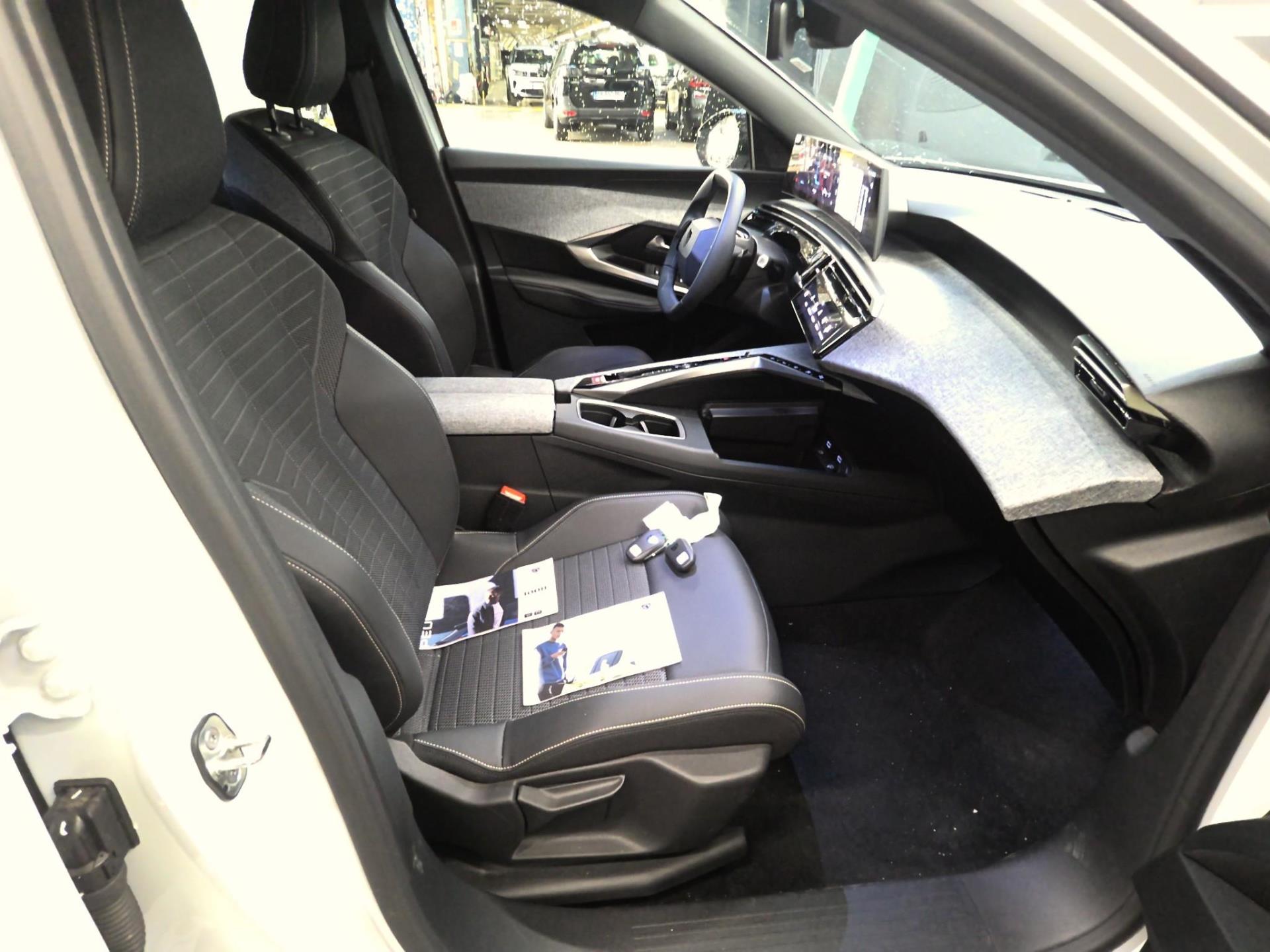 Peugeot 3008 Hybrid 136 e-DCS6 Allure 2024