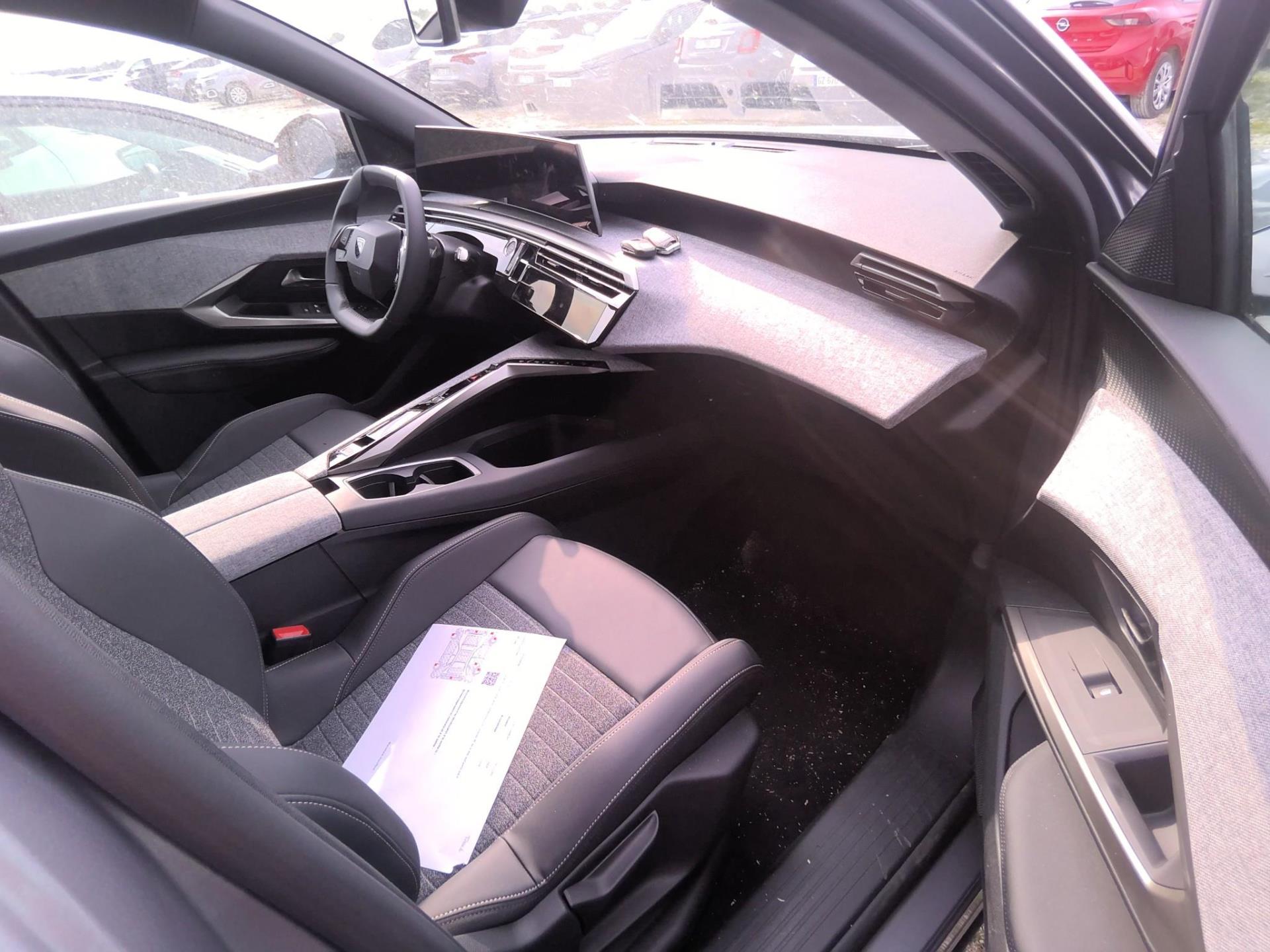 Peugeot 3008 Hybrid 145 e-DCS6 Allure 2025
