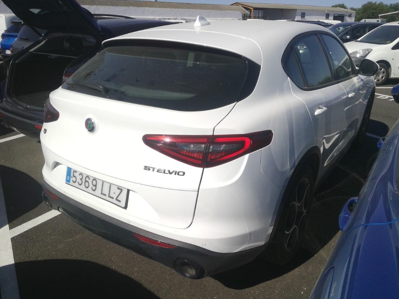Foto Alfa Romeo Stelvio 4