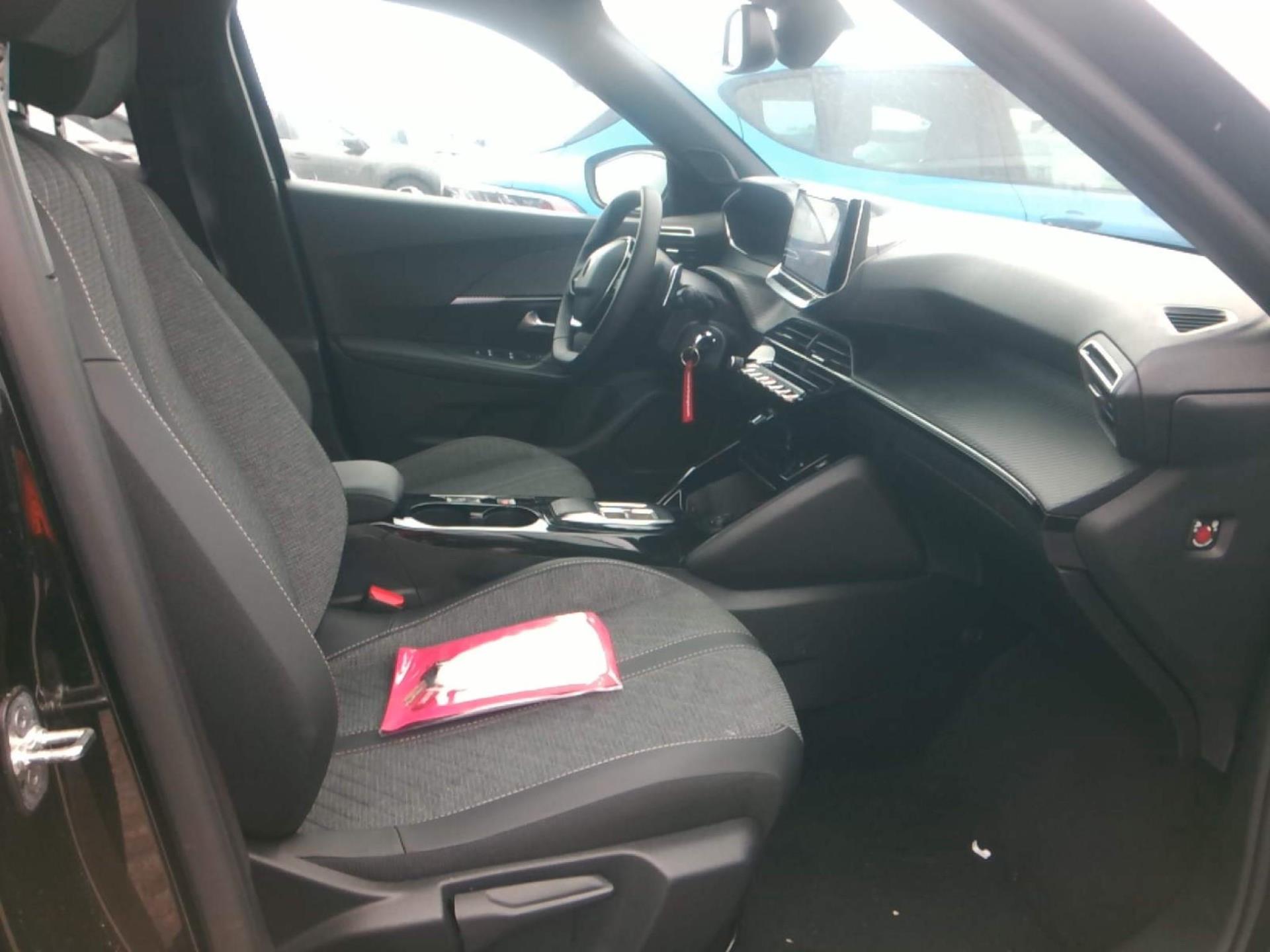 Peugeot 2008 Hybrid 136 e-DCS6 Allure 2024