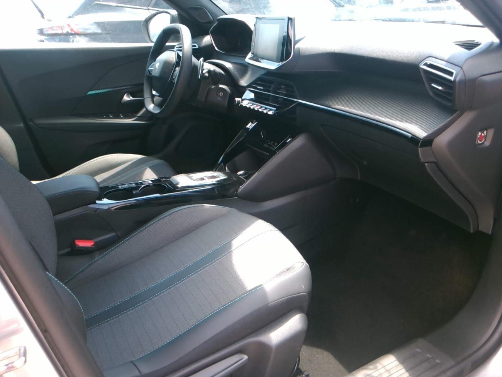 Peugeot 2008 BlueHDi 130 S&S EAT8 Allure 2023