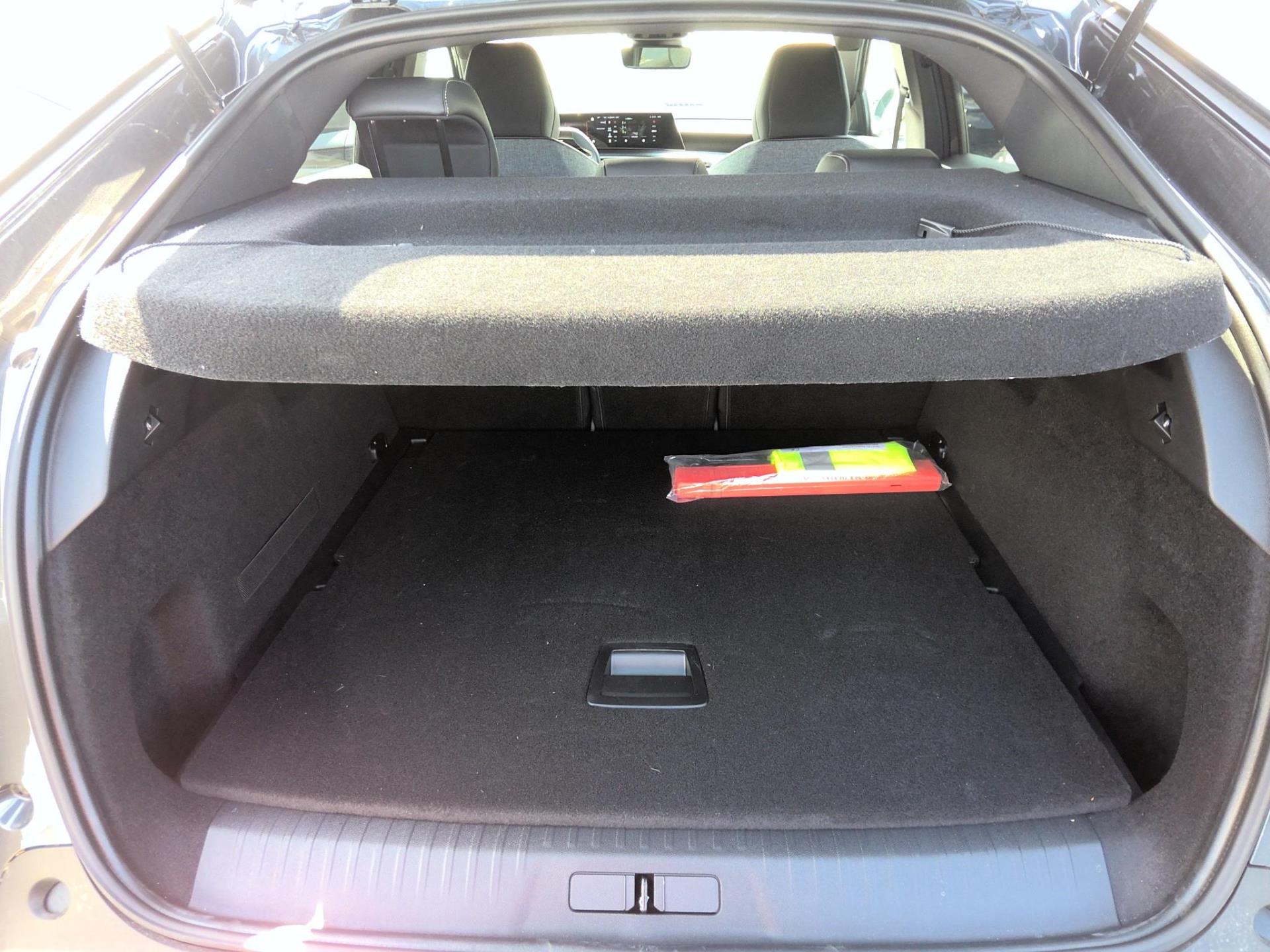 Peugeot 3008 Hybrid 136 e-DCS6 Allure 2025