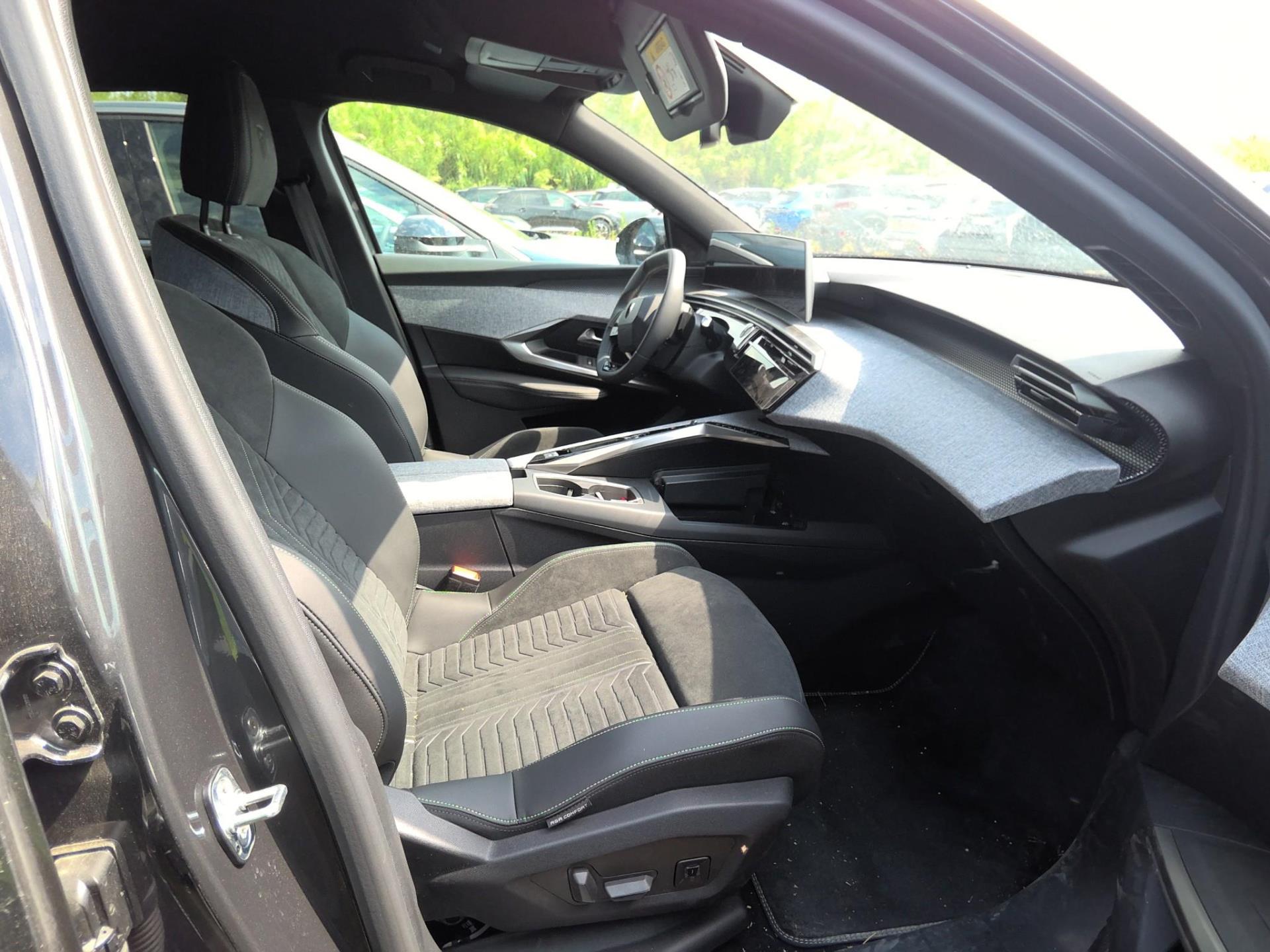 Peugeot 5008 Hybrid 145 e-DCS6 GT 2025