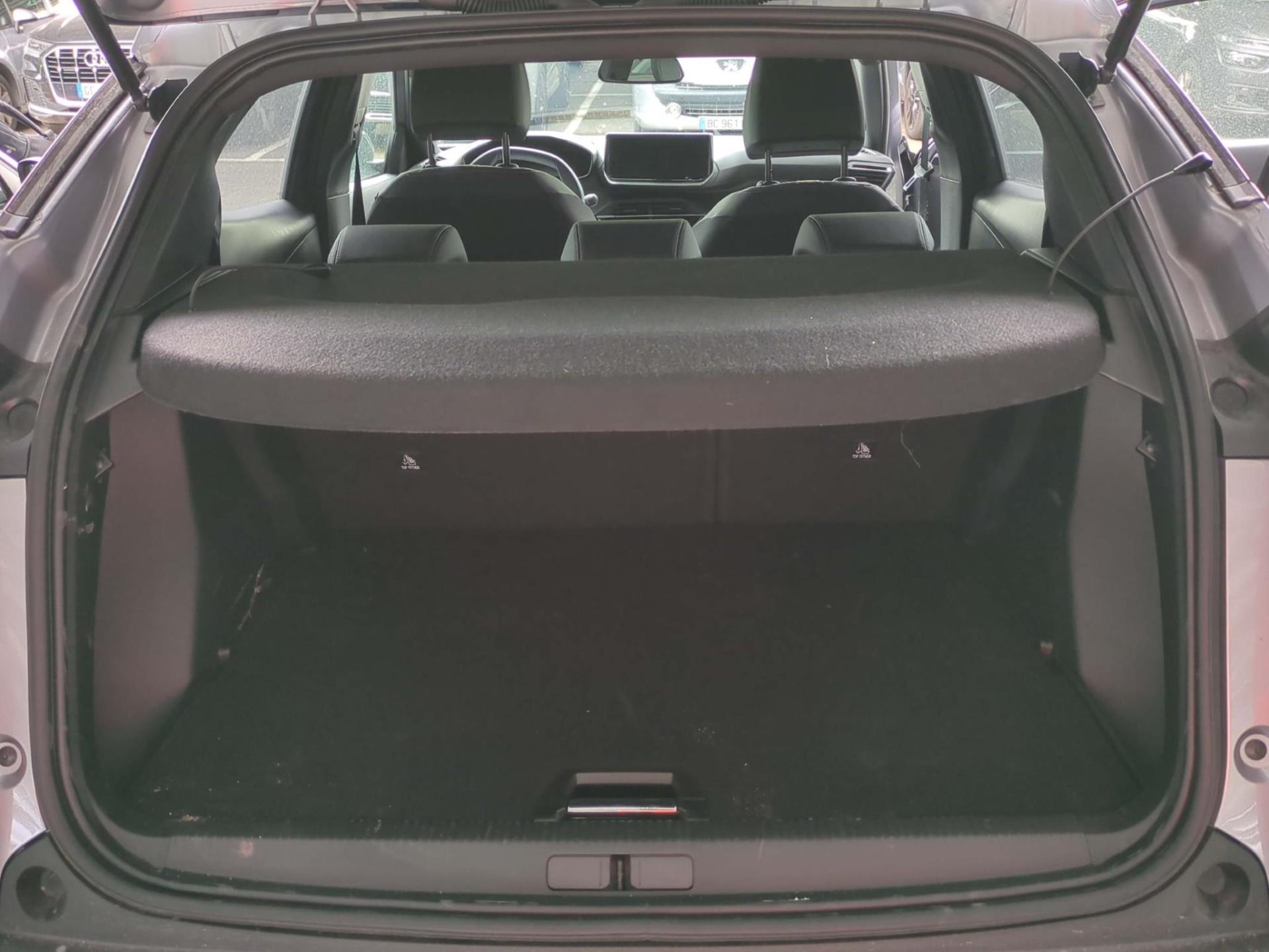 Peugeot 2008 Hybrid 136 e-DCS6 Allure 2025