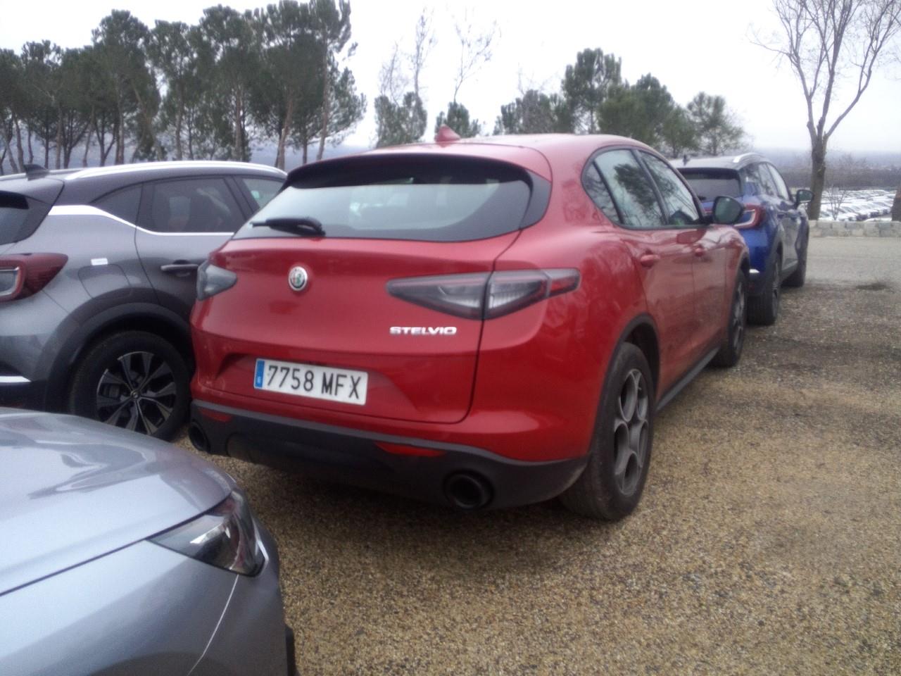 Foto Alfa Romeo Stelvio 2