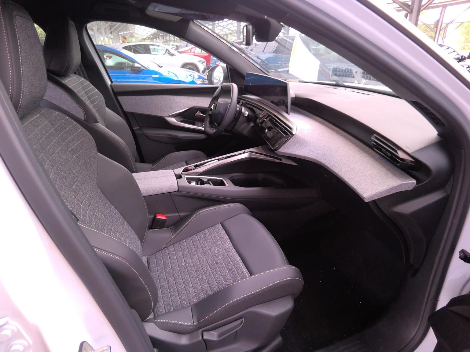 Peugeot 3008 Hybrid 136 e-DCS6 GT 2025