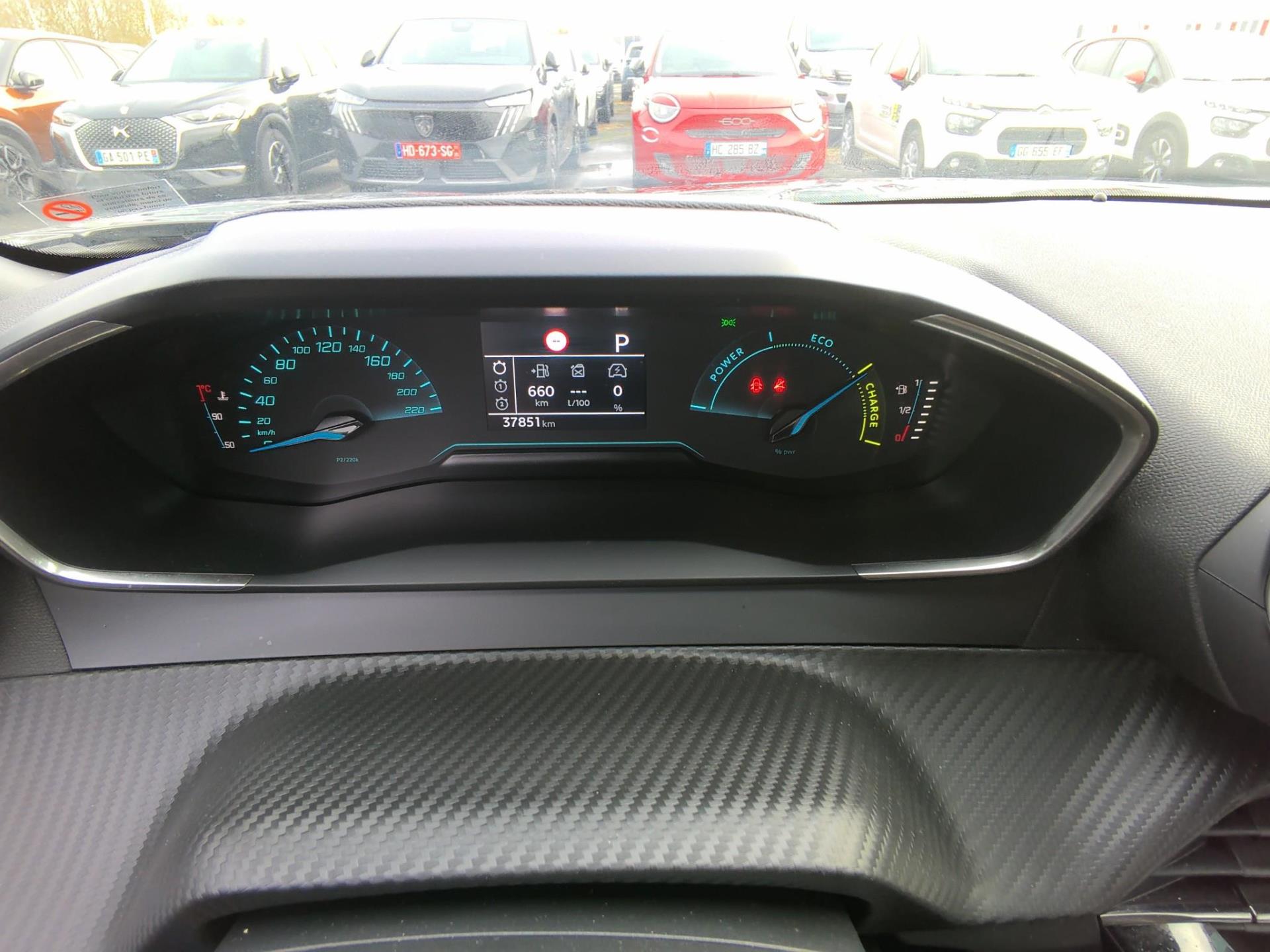 Peugeot 2008 Hybrid 136 e-DCS6 Style 2025