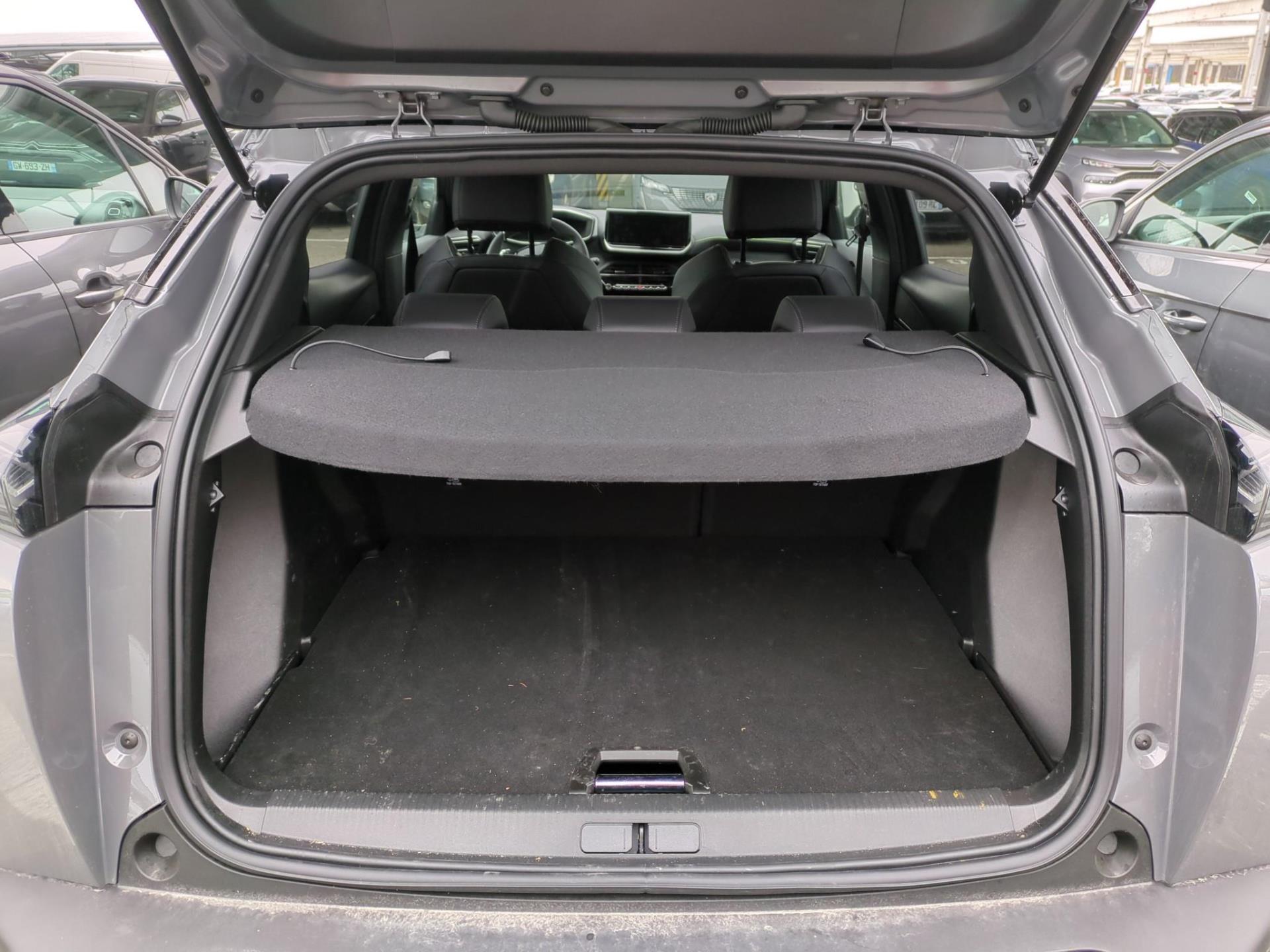 Peugeot 2008 Hybrid 136 e-DCS6 GT 2025