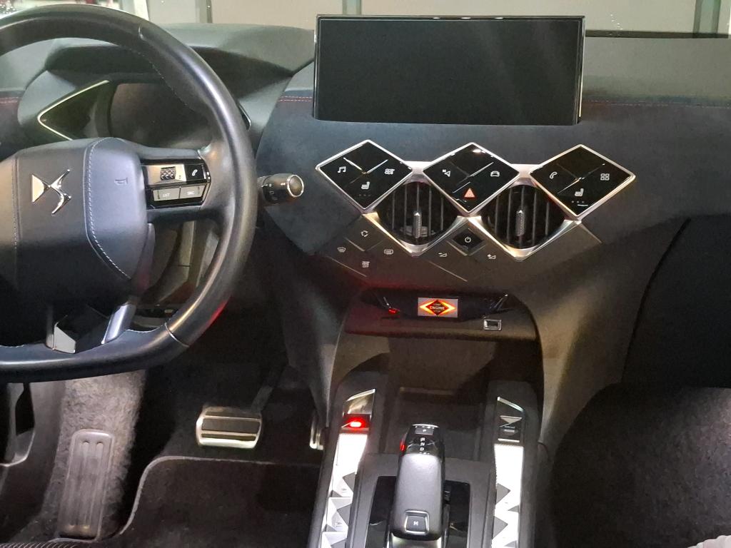 DS DS3 Crossback PureTech 130 EAT8 Ines de la Fressange Paris 2021
