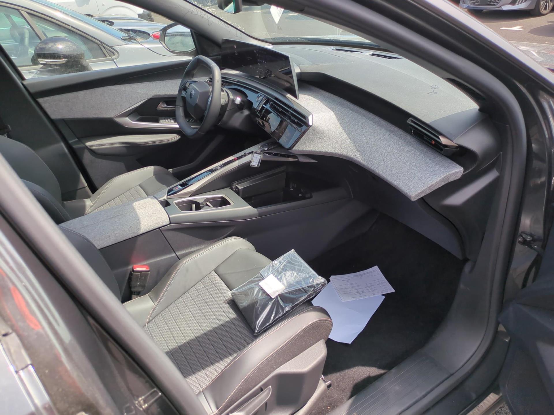 Peugeot 3008 Hybrid 136 e-DCS6 Allure 2024