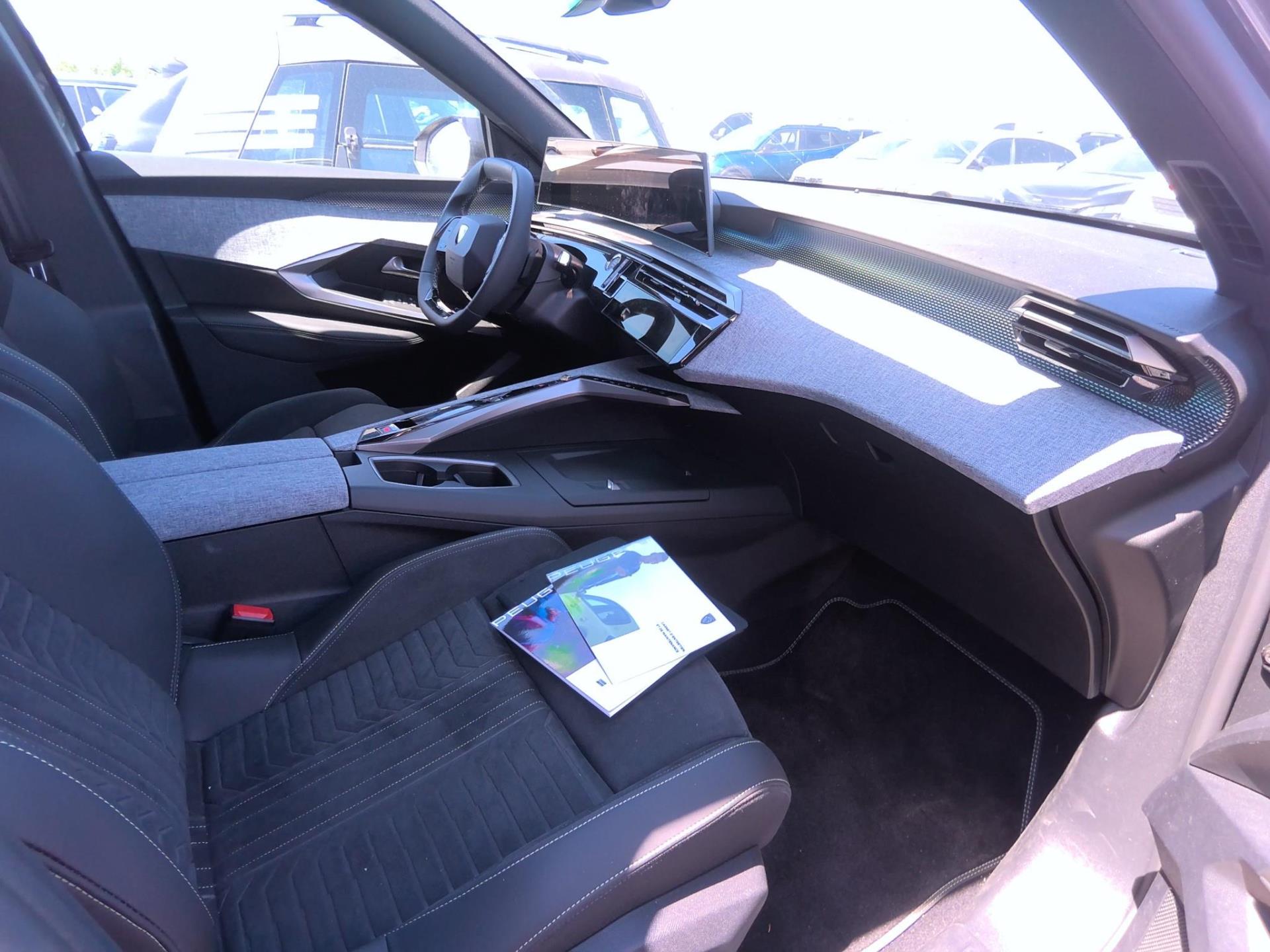 Peugeot 3008 Hybrid 136 e-DCS6 GT 2025