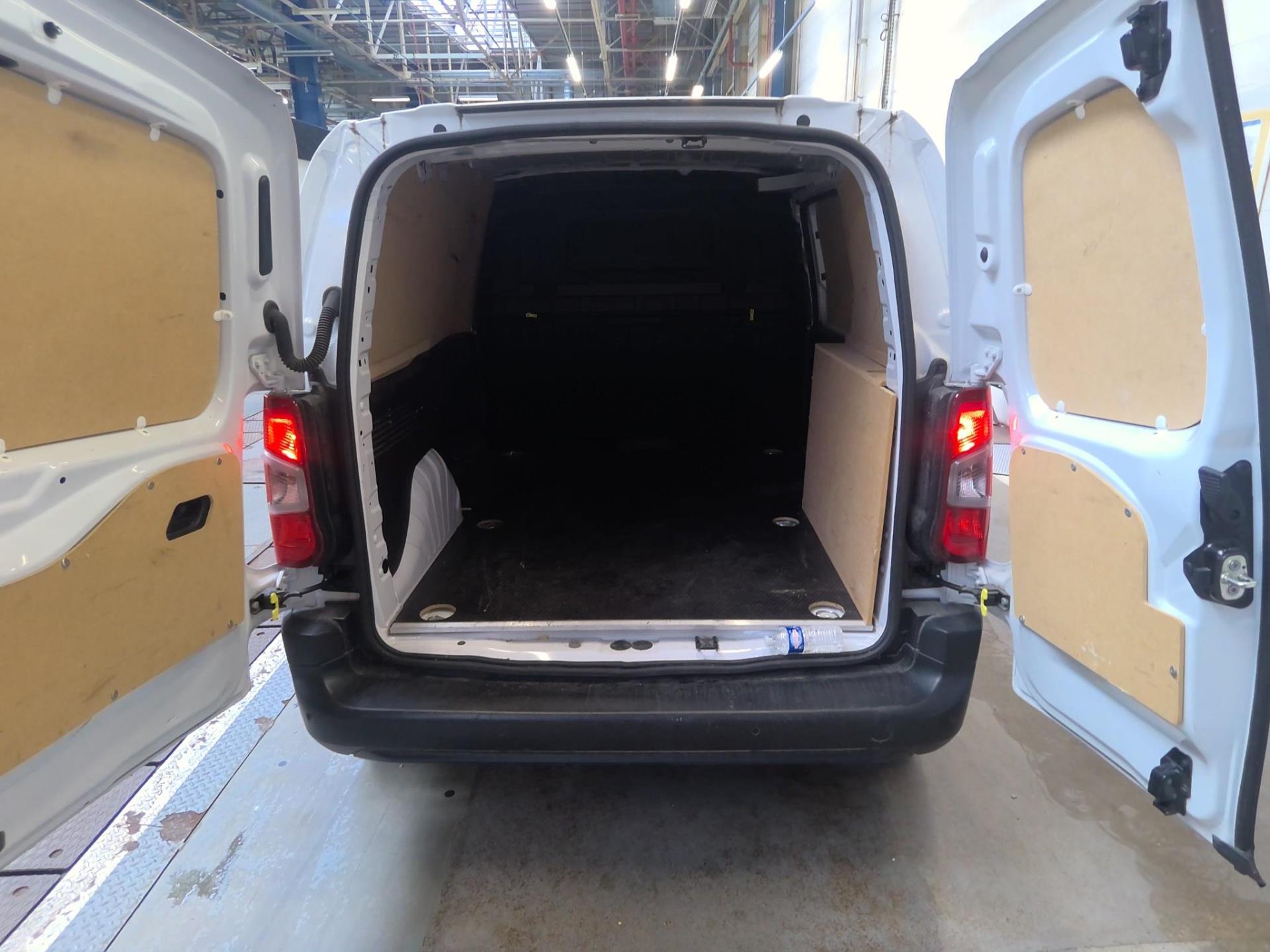 Peugeot PARTNER FOURGON M 1000 KG BLUEHDI 130 S&S EAT8  2024