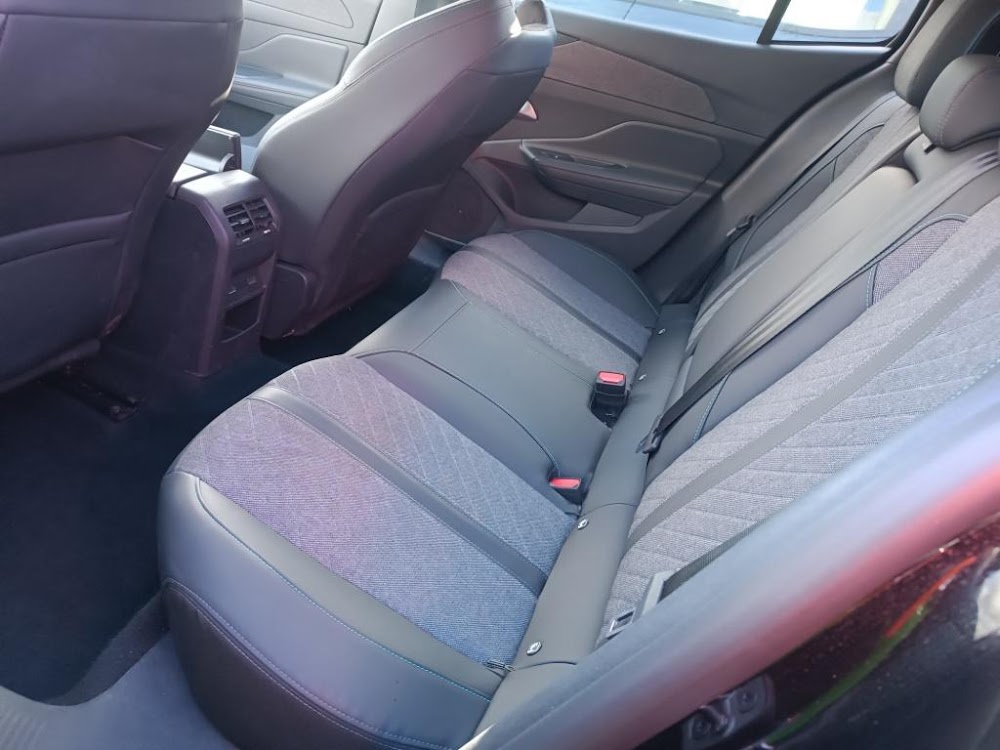 Foto Peugeot 408 16