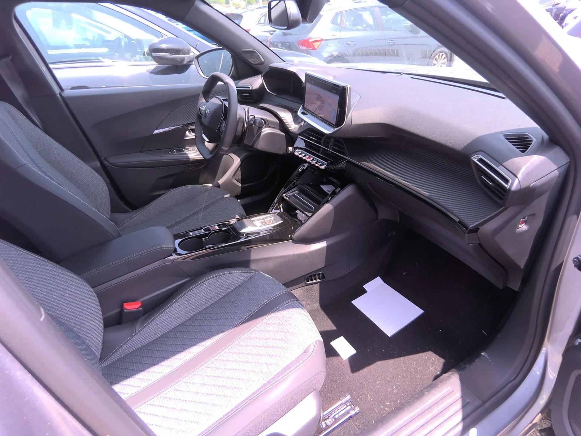 Peugeot 2008 Hybrid 136 e-DCS6 Allure 2025