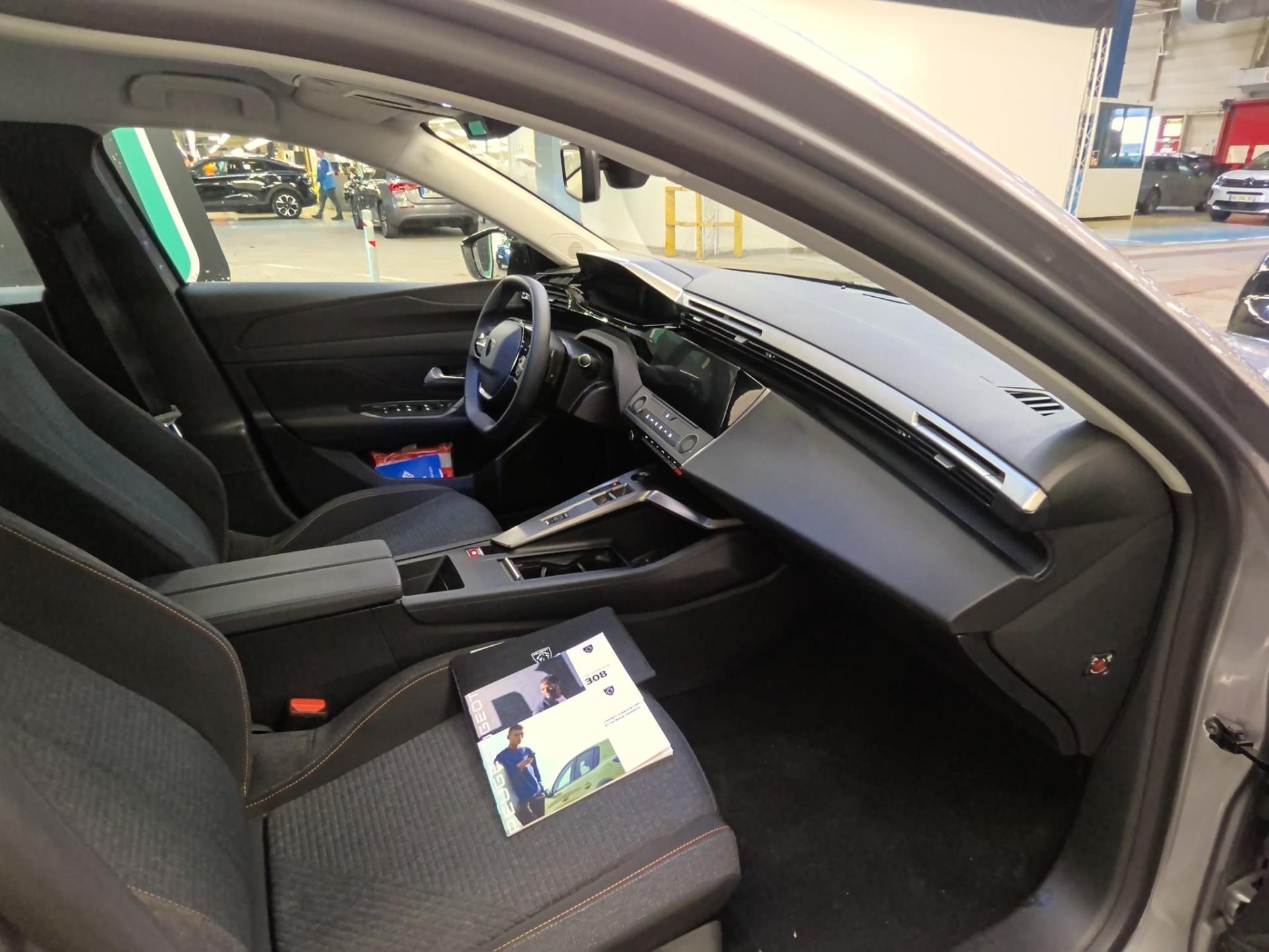 Peugeot 308 SW Hybrid 145 e-DCS6 Style 2025