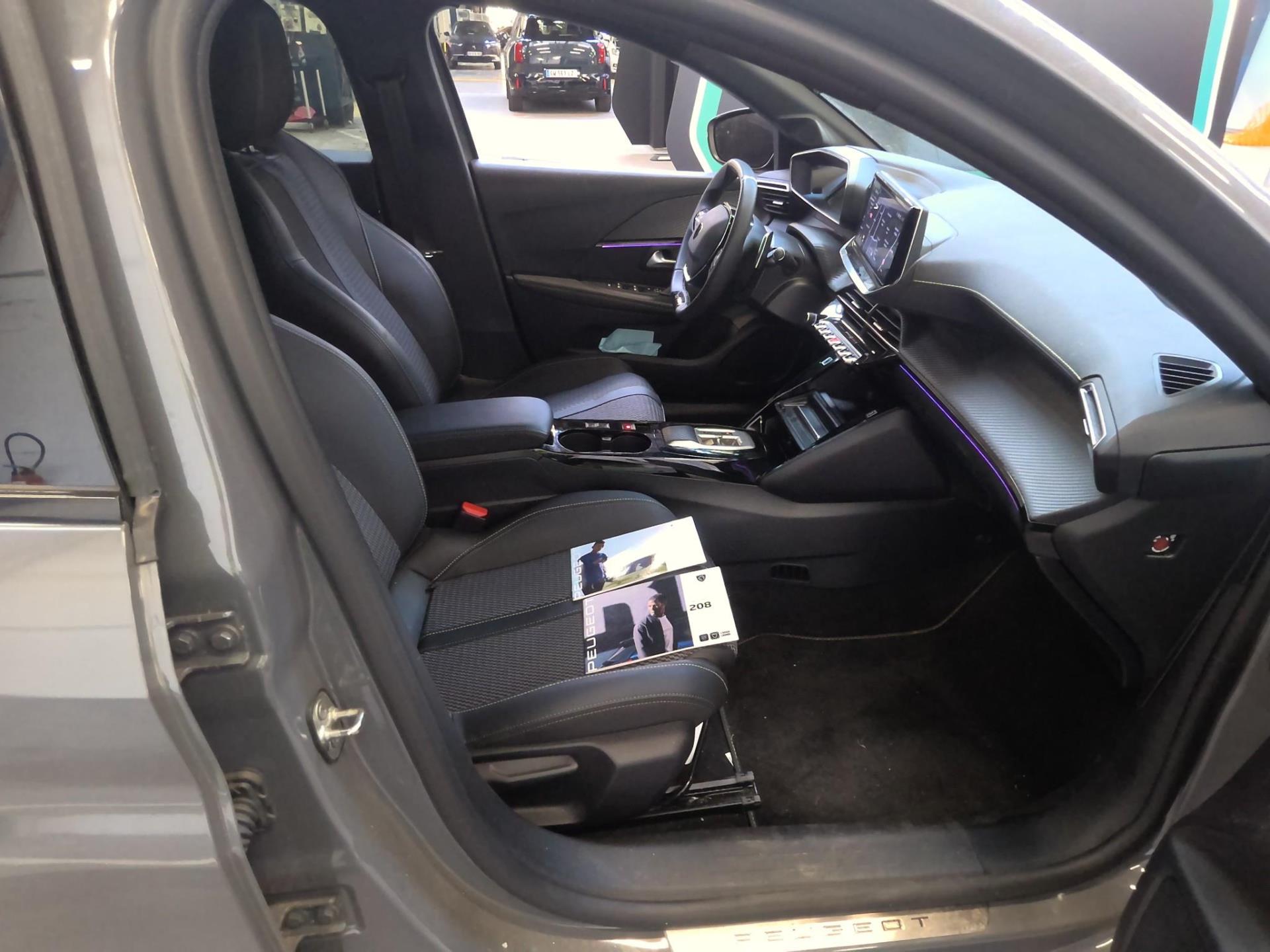 Peugeot 208 Hybrid 136 e-DCS6 GT 2024