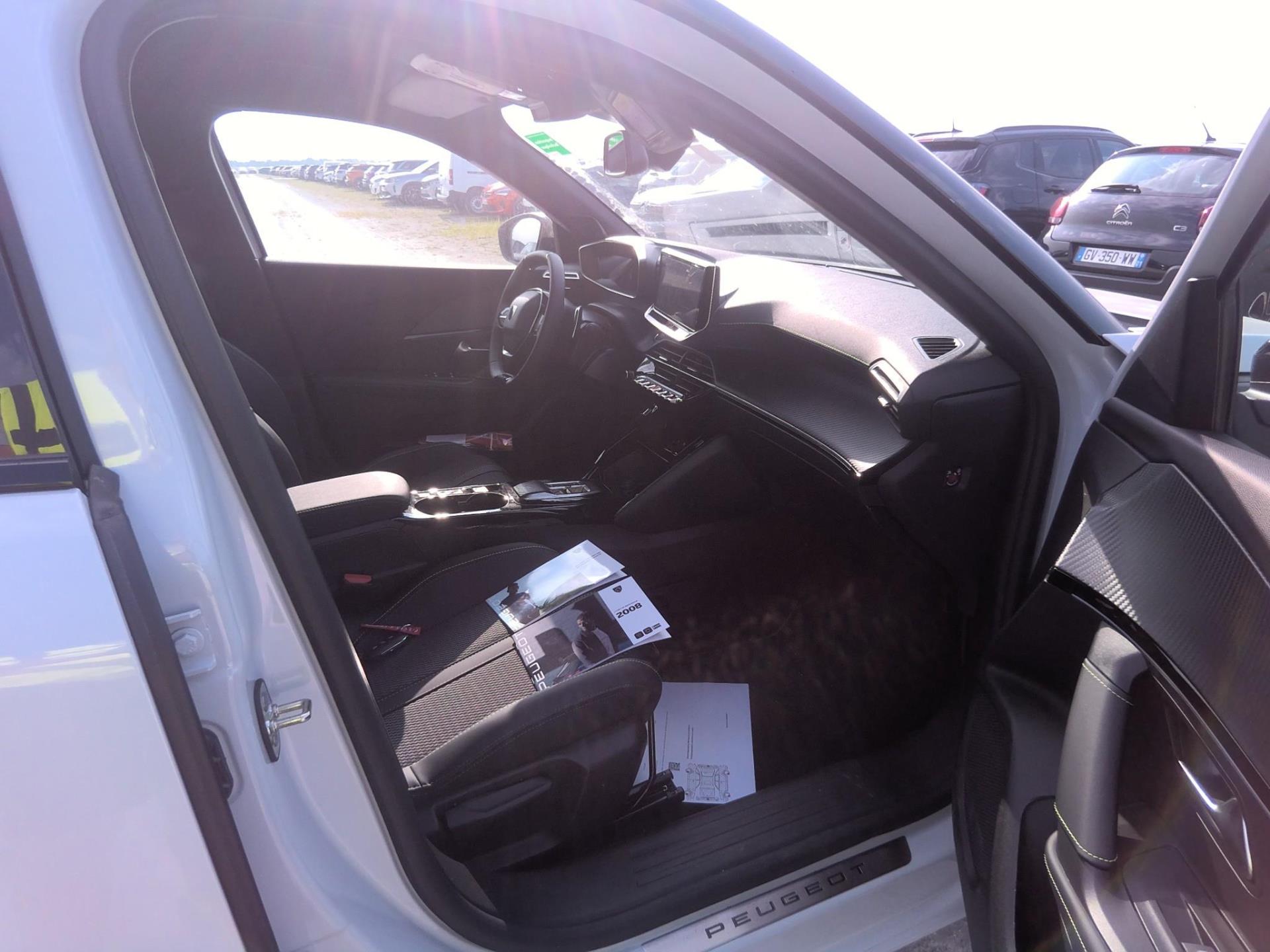 Peugeot 2008 Hybrid 136 e-DCS6 GT 2025