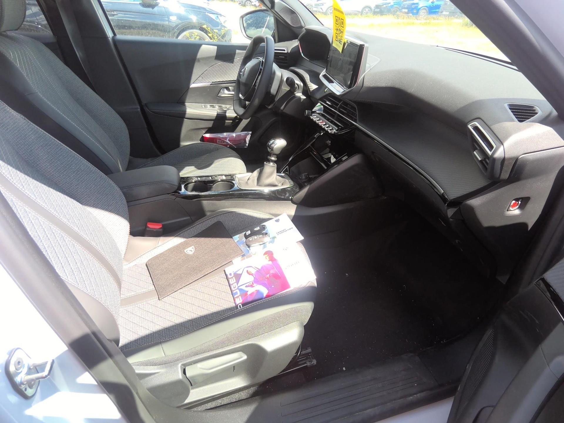 Peugeot 2008 Turbo 100 ch BVM6 Allure 2026