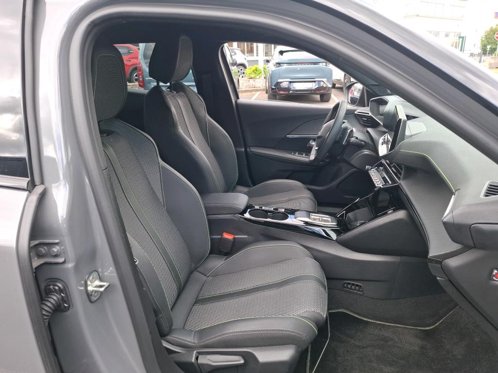 Peugeot 2008 Hybrid 145 e-DCS6 GT 2025