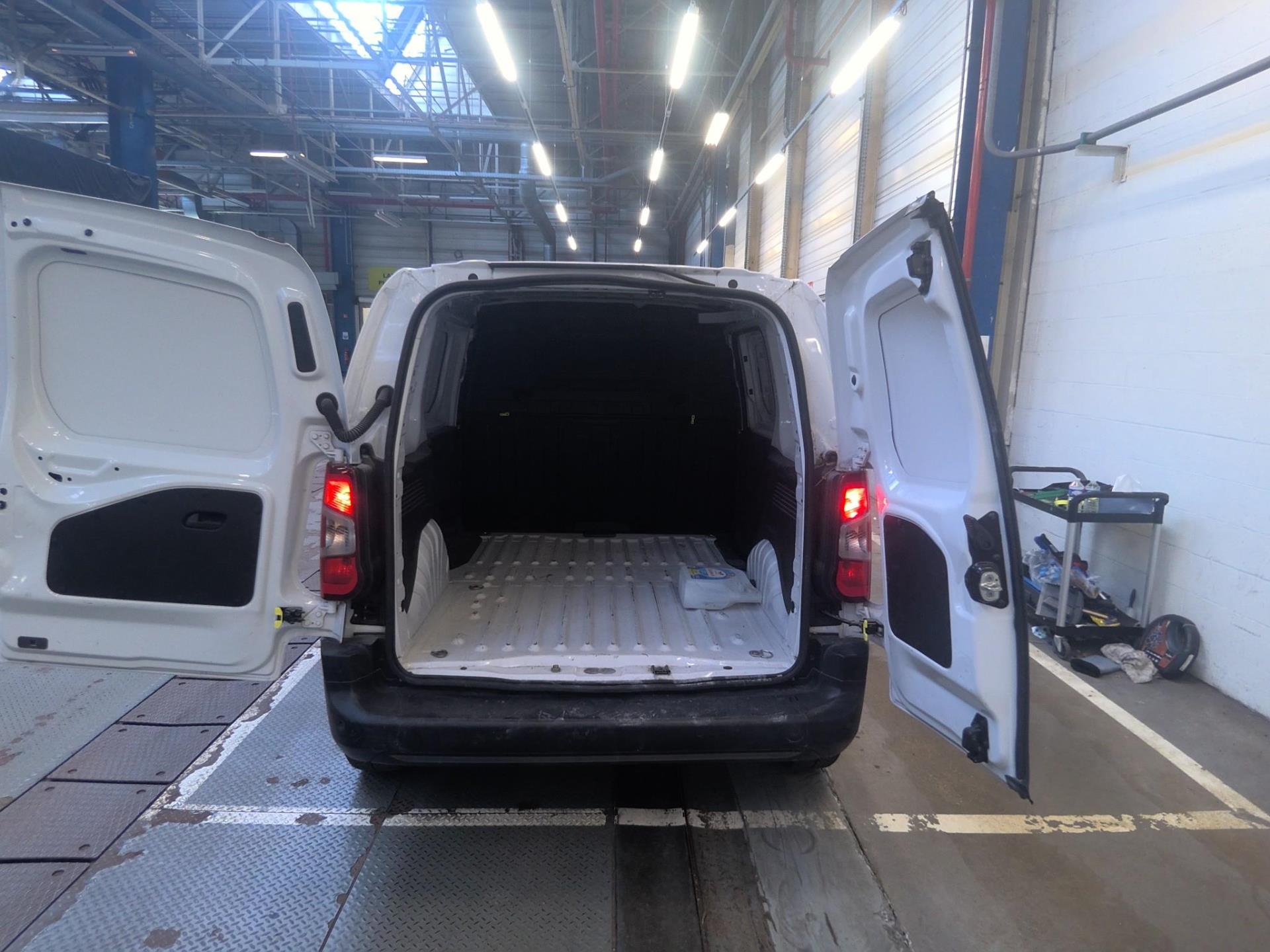 Peugeot PARTNER FOURGON M 1000 KG BLUEHDI 130 S&S EAT8 2024
