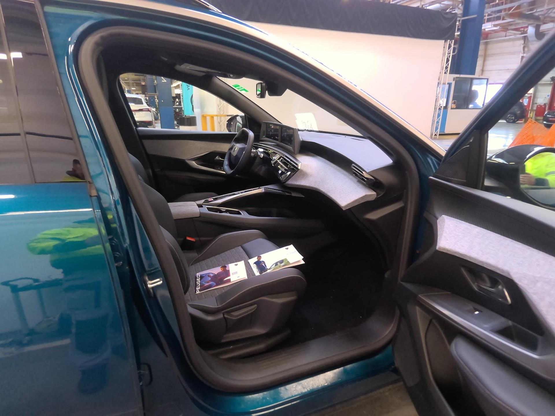 Peugeot 5008 Hybrid 145 ch e-DCS6 Allure 2025