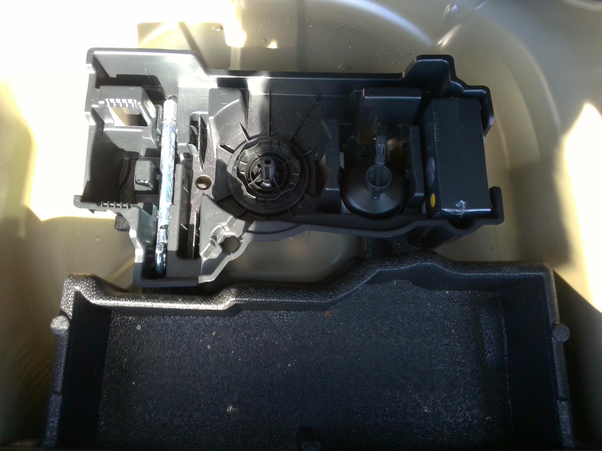 Peugeot 2008 Hybrid 136 e-DCS6 Style 2025