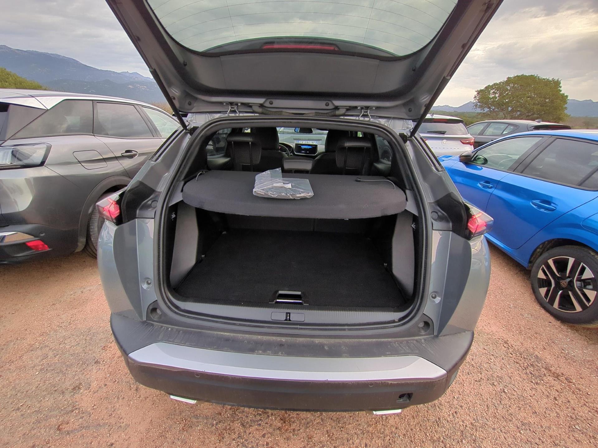 Peugeot 2008 Hybrid 136 e-DCS6 Allure 2024