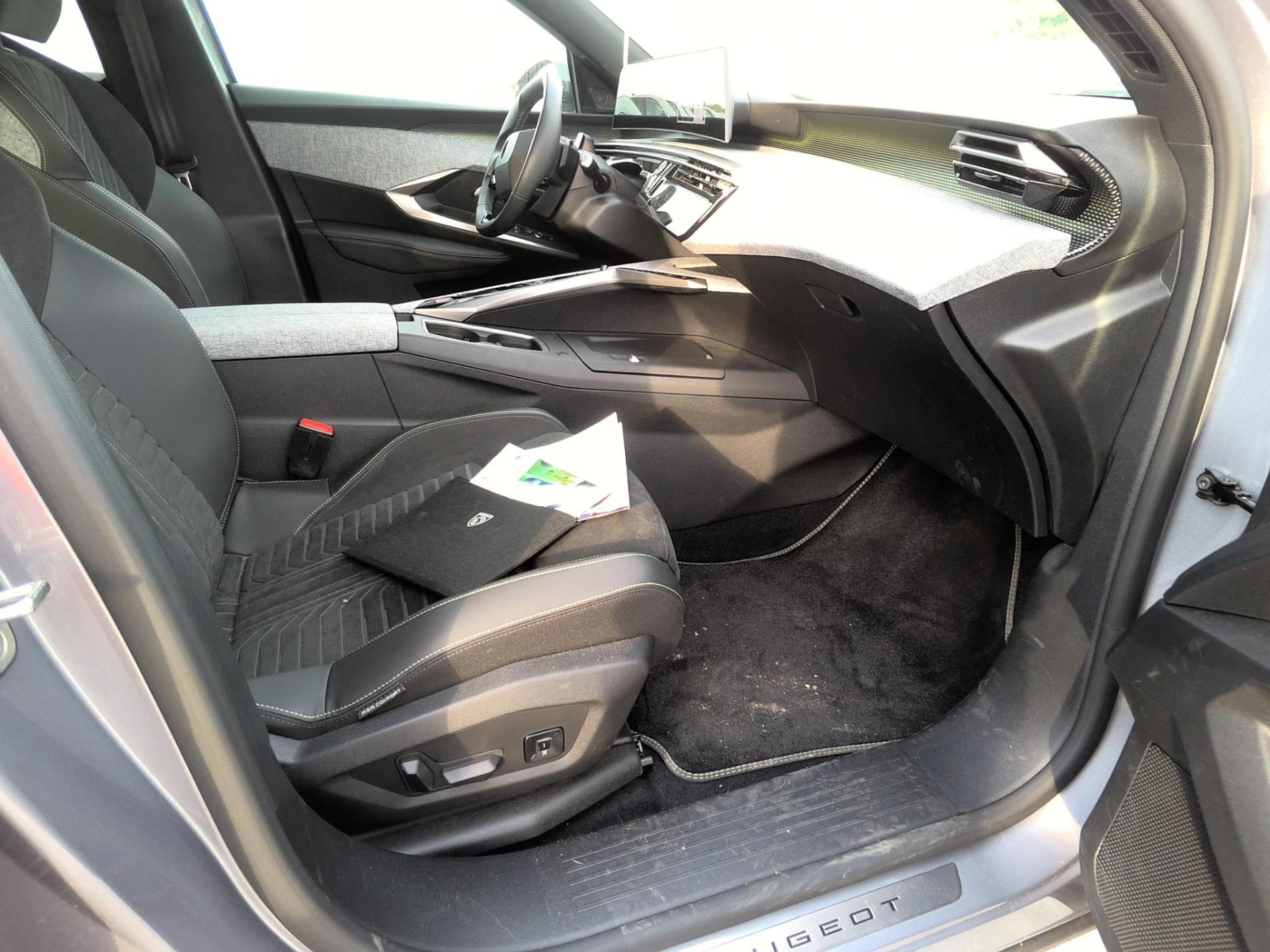 Peugeot 5008 Hybrid 145 ch e-DCS6 GT Exclusive 2026