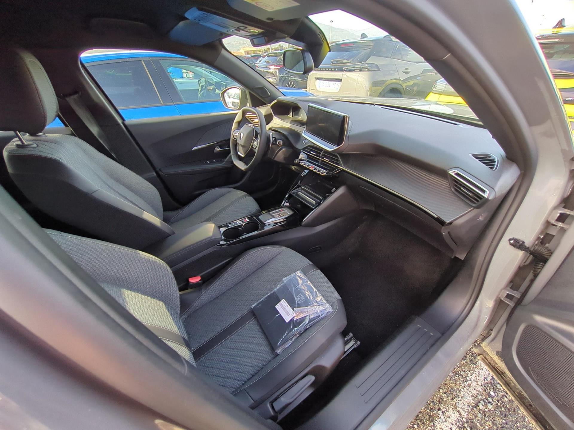 Peugeot 2008 Hybrid 136 e-DCS6 Allure 2024
