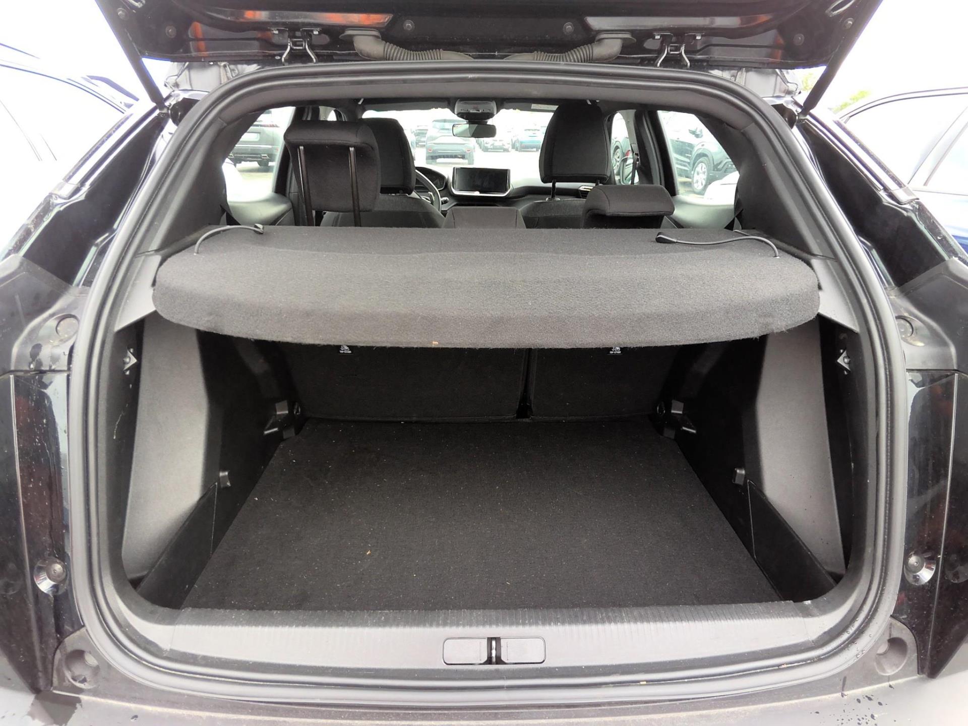 Peugeot 2008 Hybrid 136 e-DCS6 Style 2025