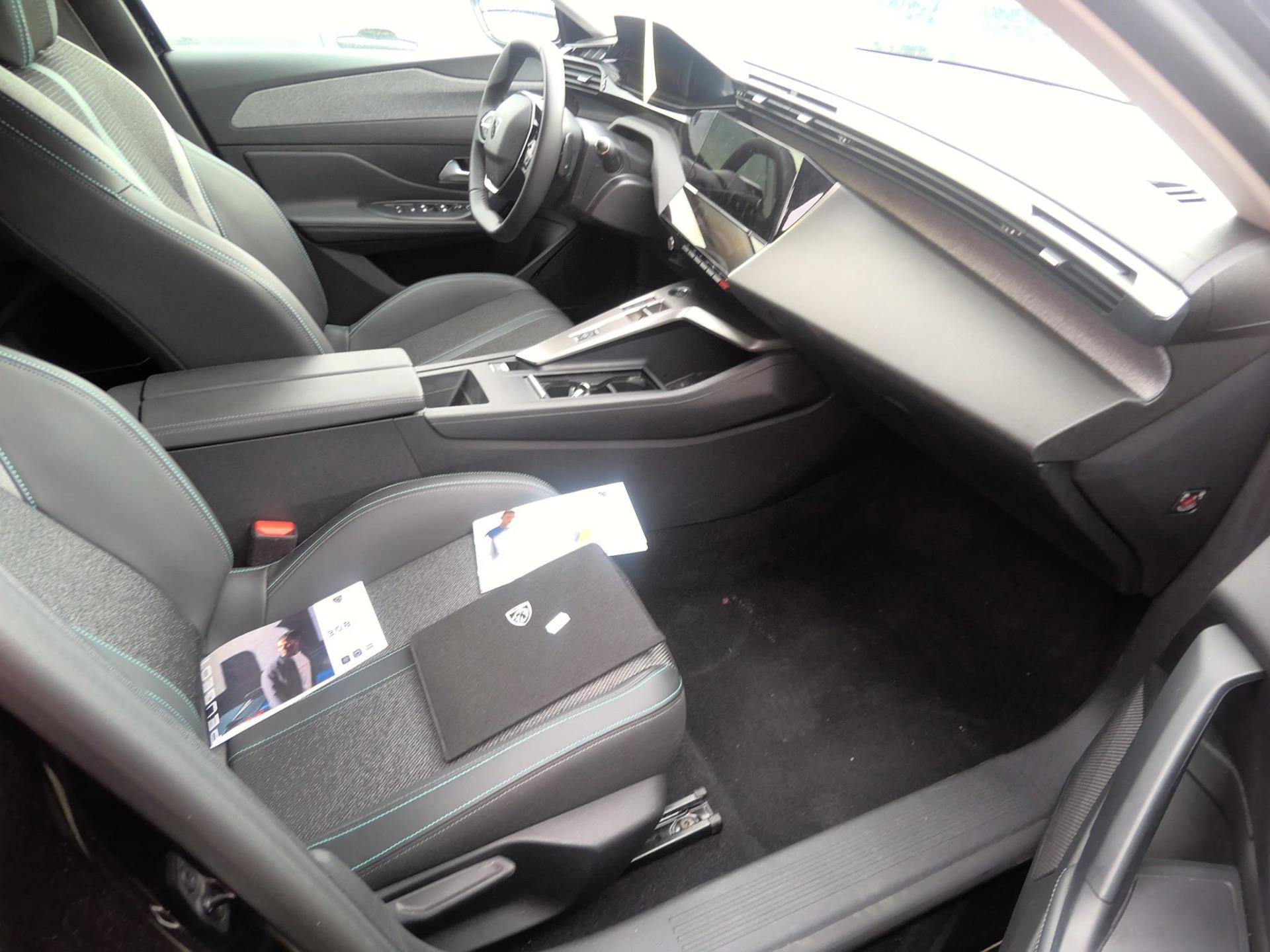 Peugeot 308 Hybrid 145 e-DCS6 Allure 2025