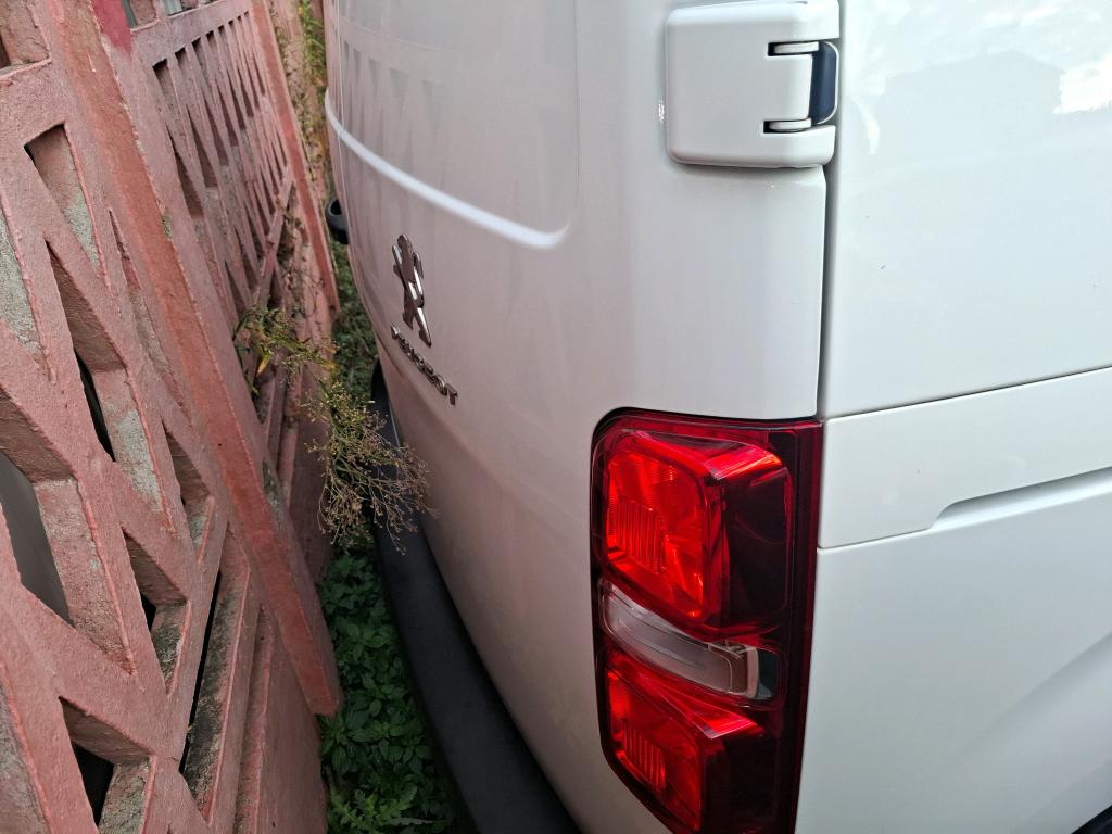 Peugeot EXPERT FGN TOLE COMPACT BLUEHDI 145 S&S EAT8 PREMIUM 2022