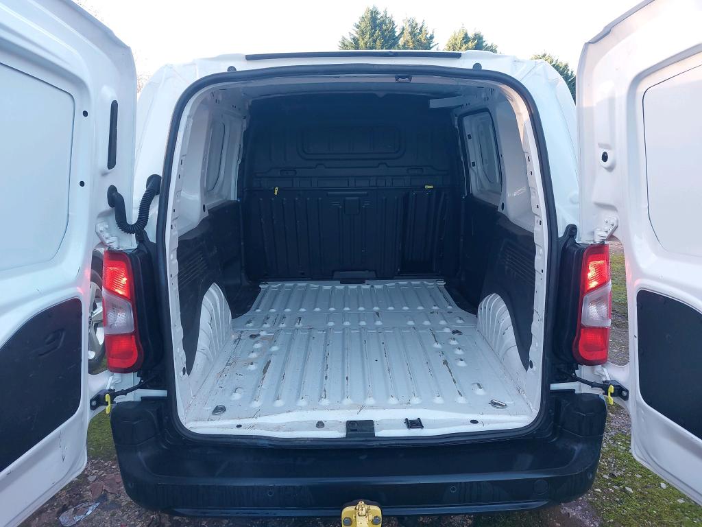 Peugeot PARTNER FOURGON STANDARD 650 KG BLUEHDI 130 S&S EAT8 ASPHALT 2021