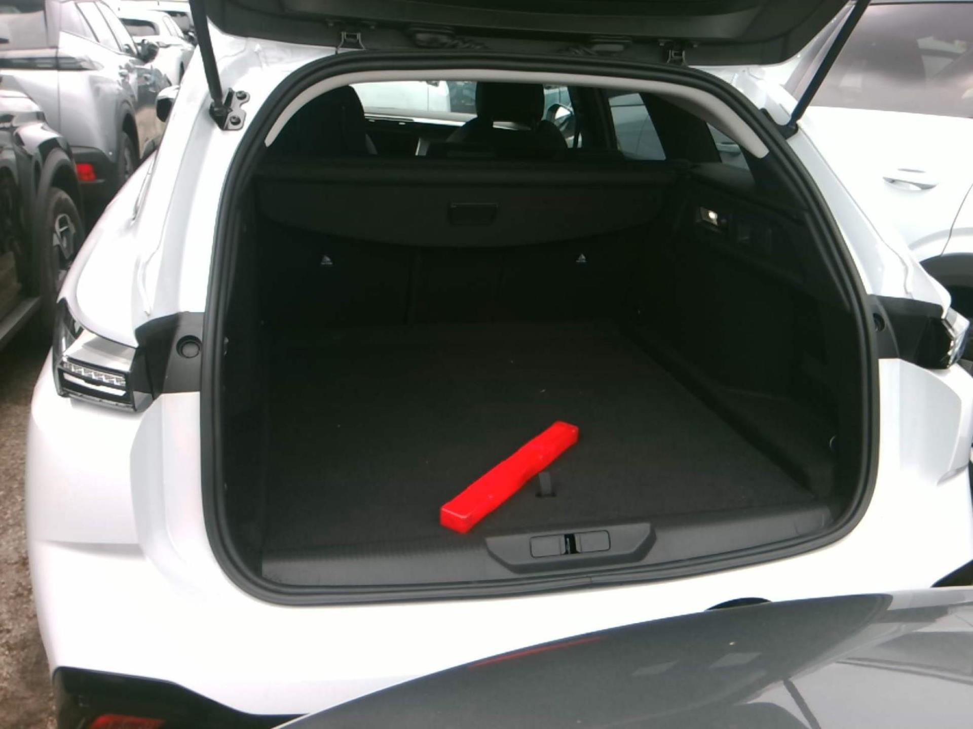 Peugeot 308 SW Hybrid 145 e-DCS6 Allure 2025