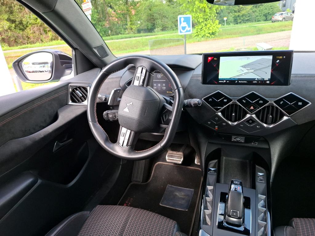 DS DS3 Crossback BlueHDi 130 EAT8 Performance Line+ 2022