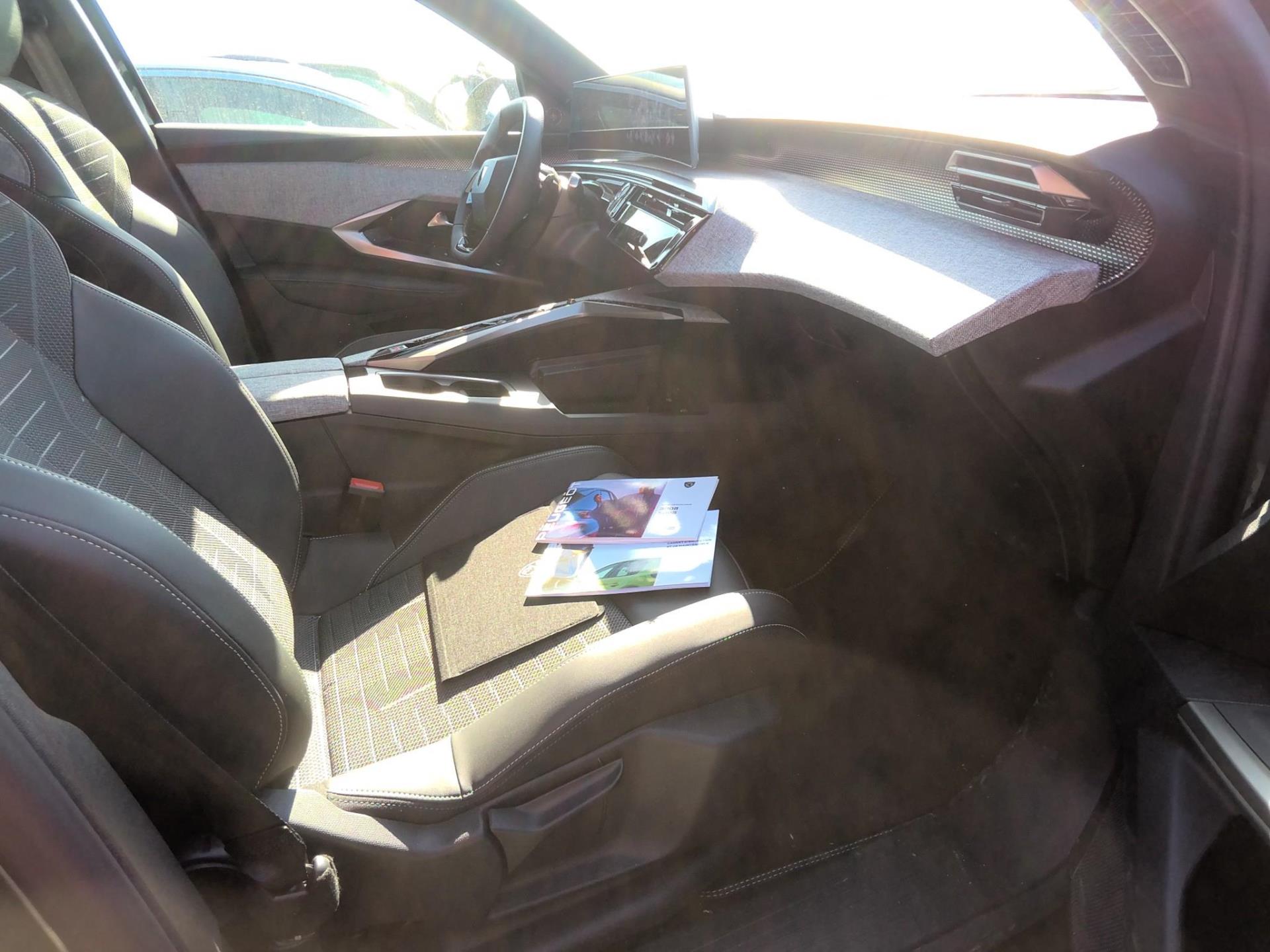 Peugeot 3008 Hybrid 136 e-DCS6 GT 2025