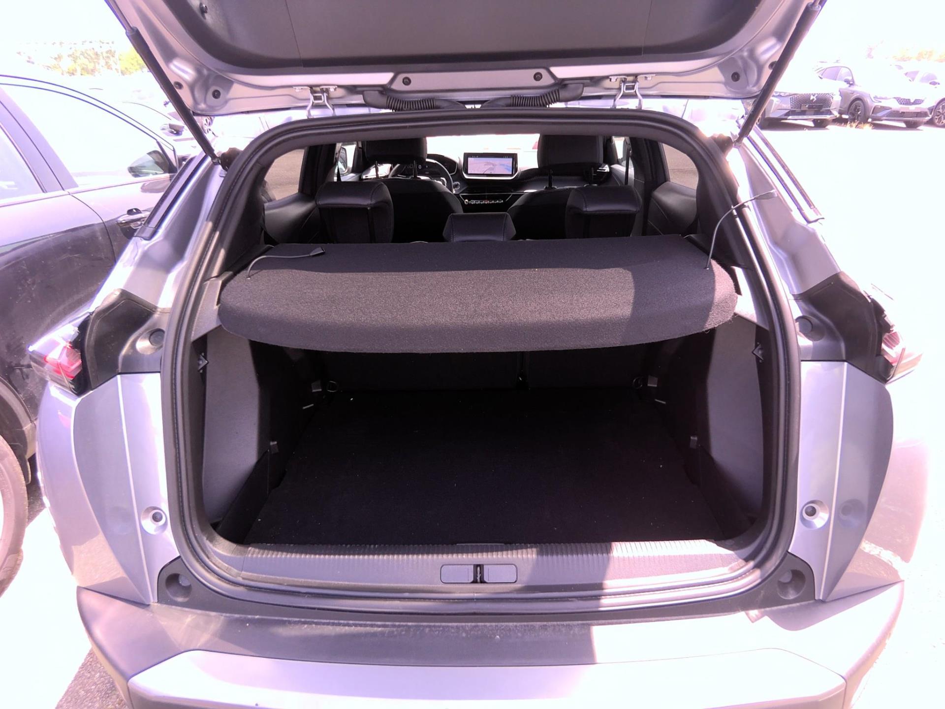 Peugeot 2008 Hybrid 136 e-DCS6 Allure 2025