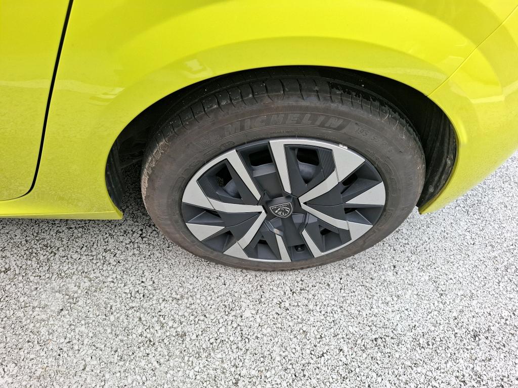 Peugeot 208 Hybrid 100 e-DCS6 Style 2025