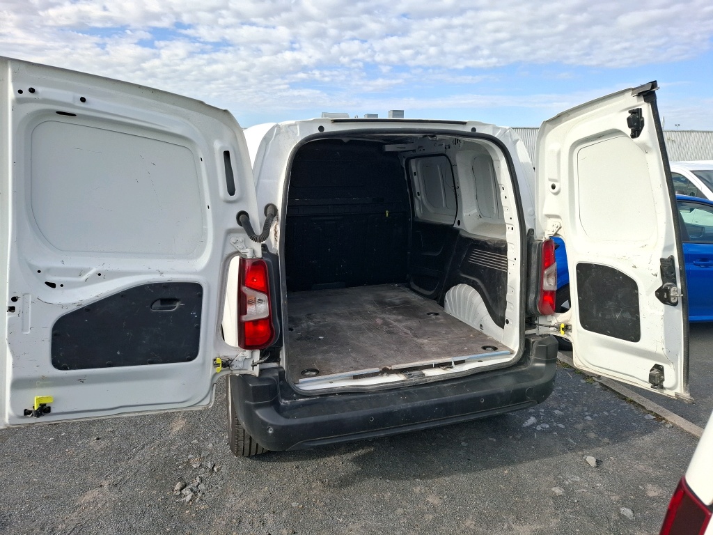 Peugeot PARTNER FOURGON STANDARD 650 KG BLUEHDI 130 S&S EAT8 ASPHALT 2021