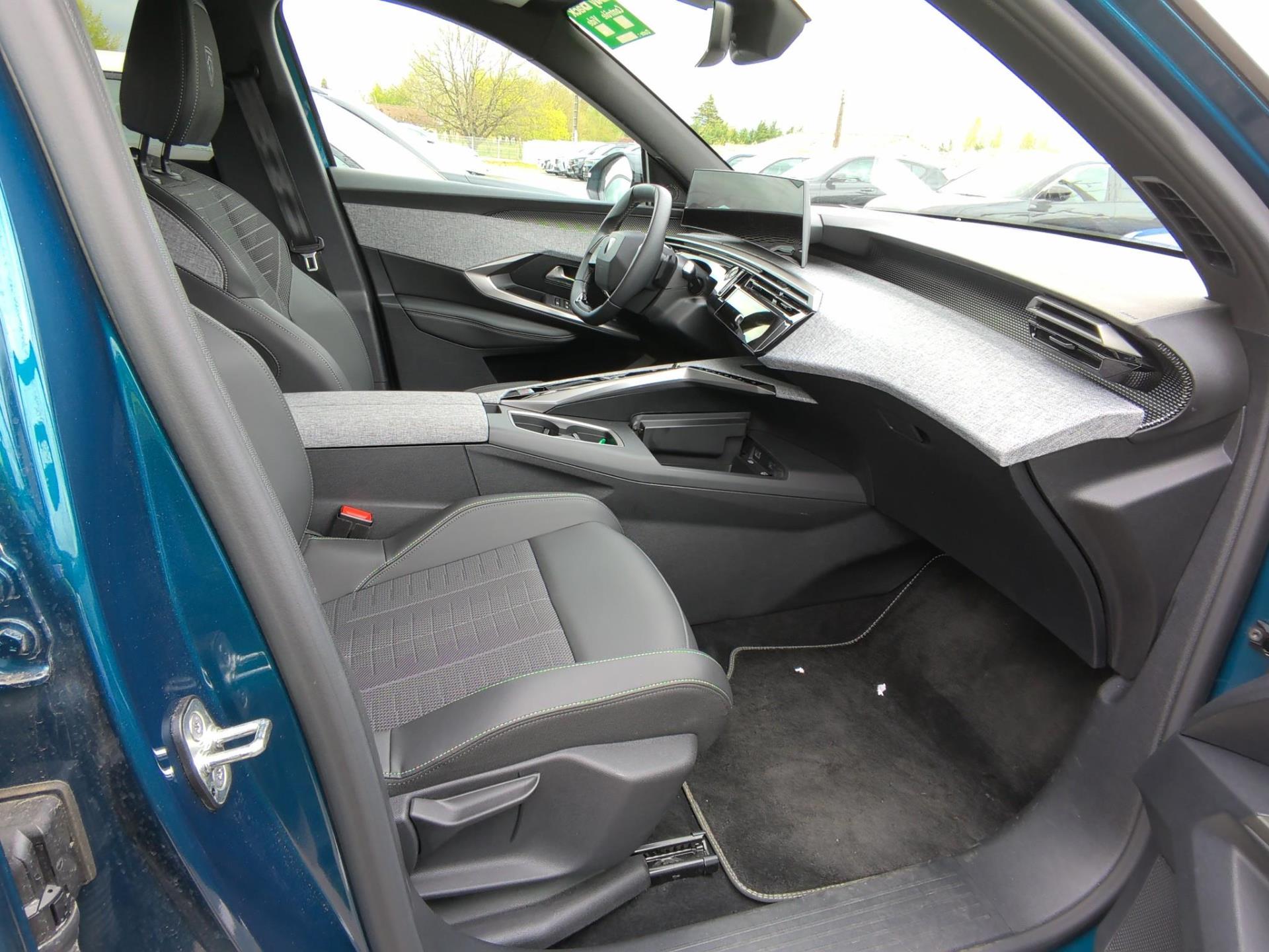 Peugeot 3008 Hybrid 145 e-DCS6 GT 2025