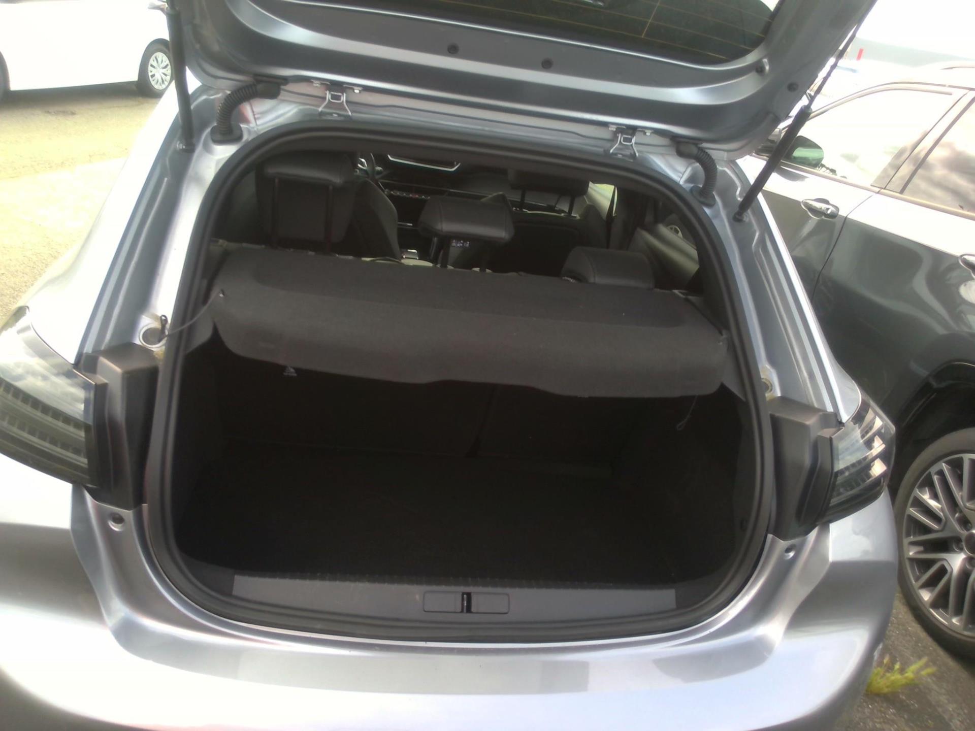 Peugeot 208 Hybrid 136 e-DCS6 GT 2024