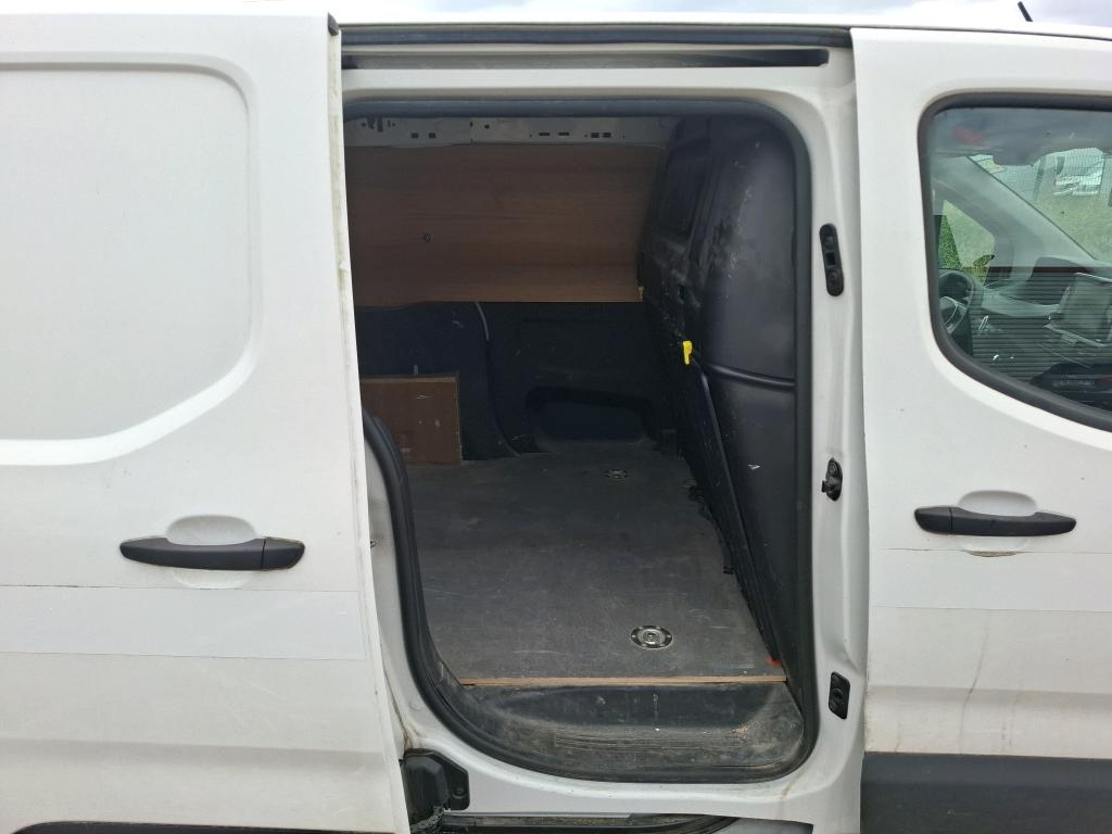 Peugeot PARTNER FOURGON STANDARD 650 KG BLUEHDI 130 S&S EAT8 ASPHALT 2021