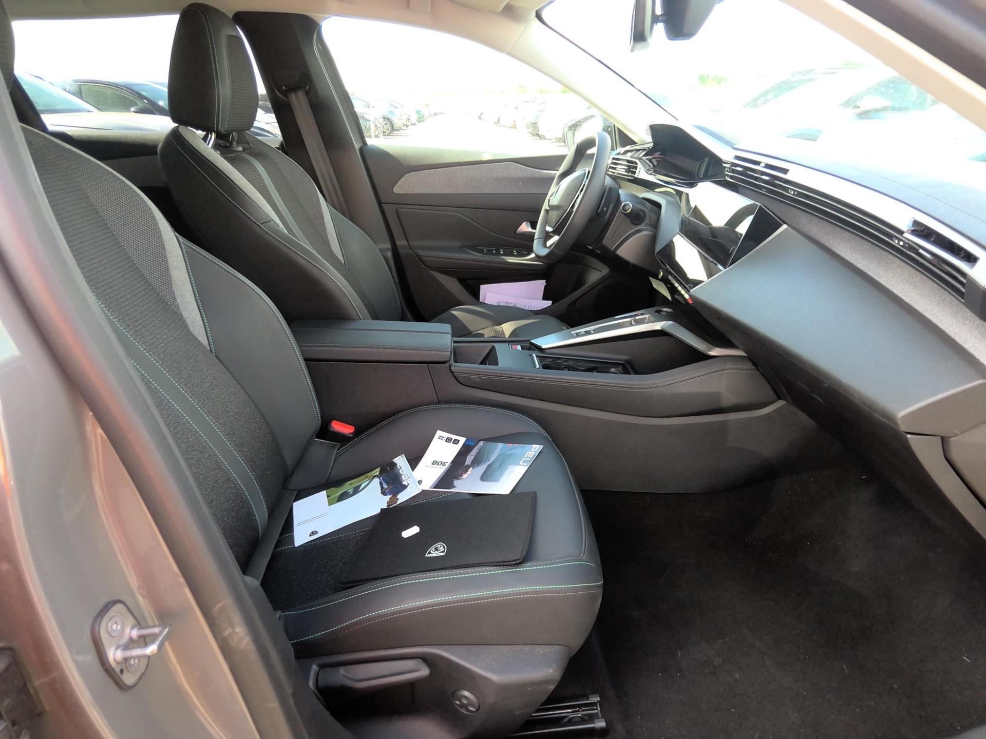 Peugeot 308 SW Hybrid 136 e-DCS6 Allure 2024