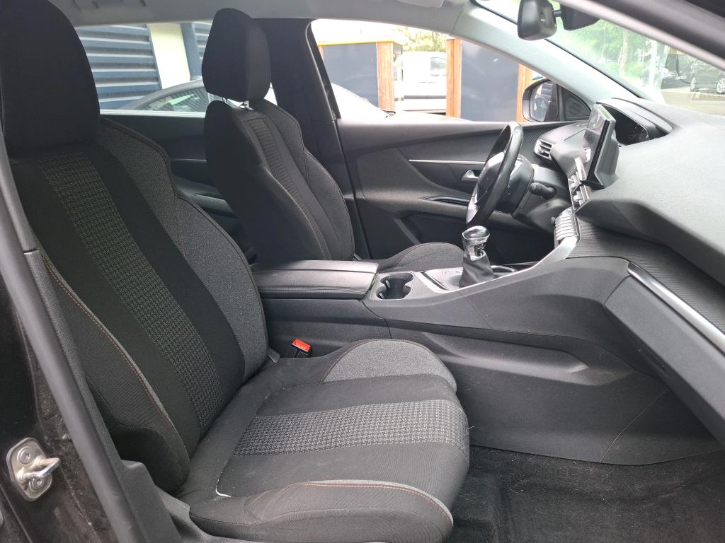 Peugeot 5008 BlueHDi 130ch S&S BVM6 Active Pack 2022