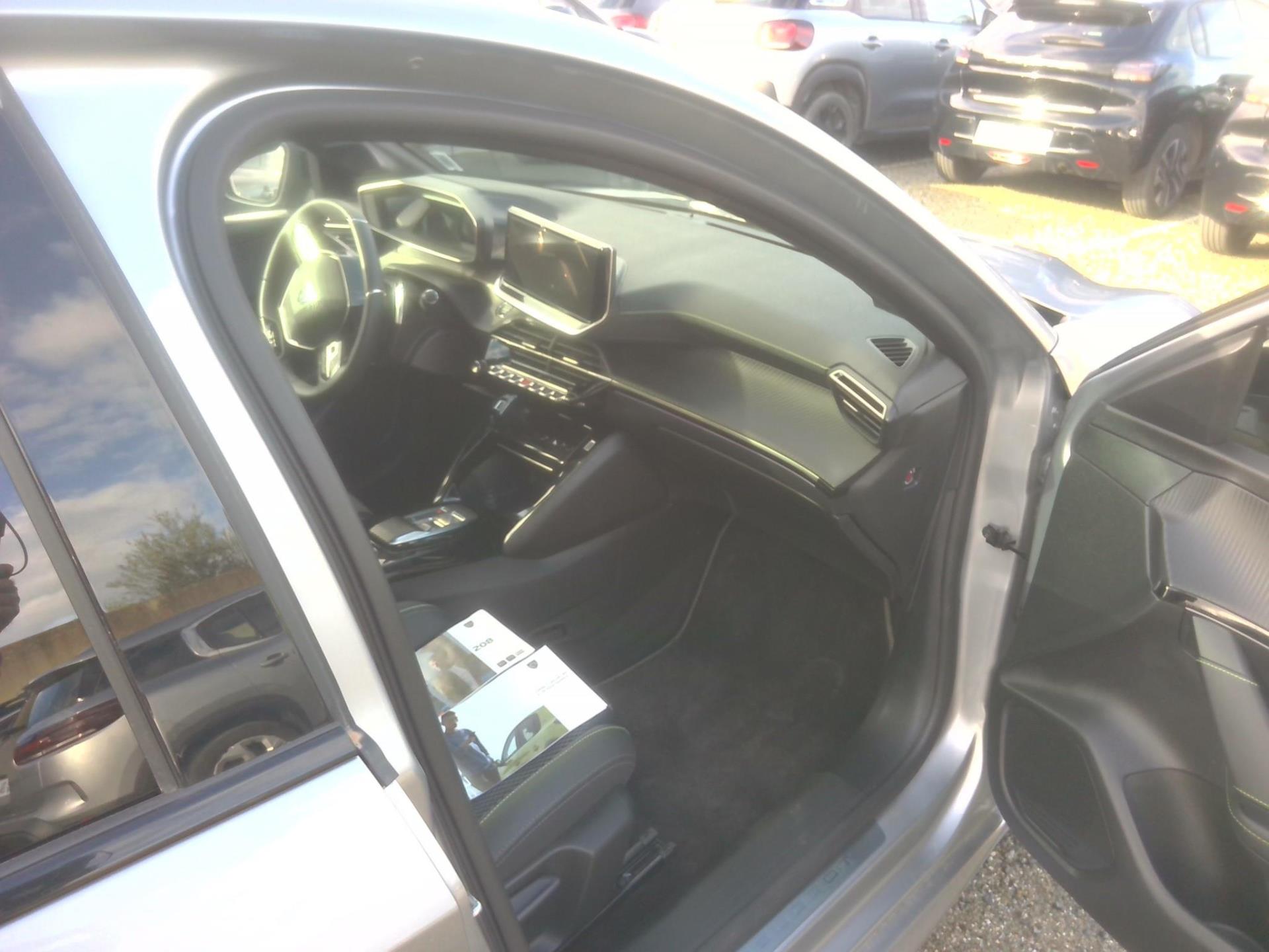 Peugeot 208 Hybrid 136 e-DCS6 GT 2024