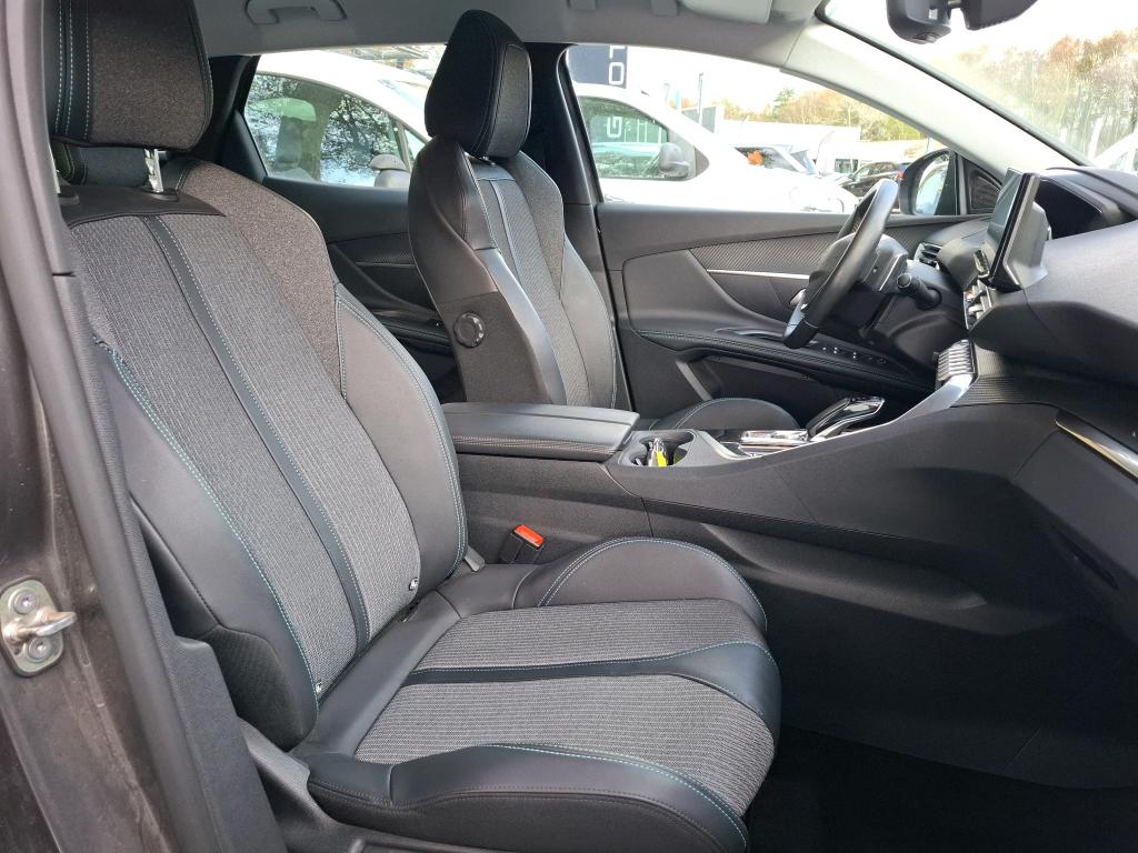 Peugeot 3008 Hybrid 225 e-EAT8 Active Pack 2022