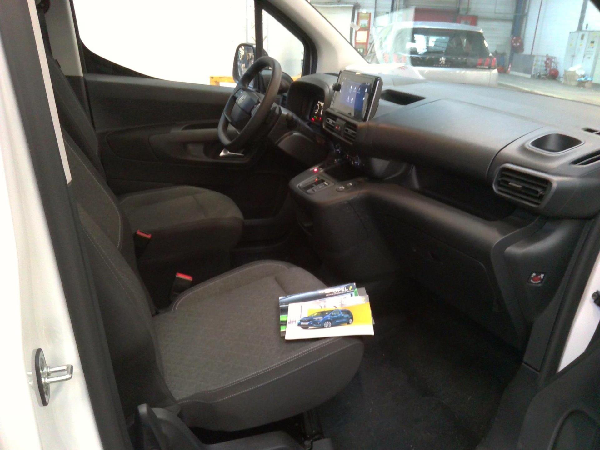 Opel E-Combo Life Taille M 136 ch 100 kW Batterie 54 kWh Elegance 2024